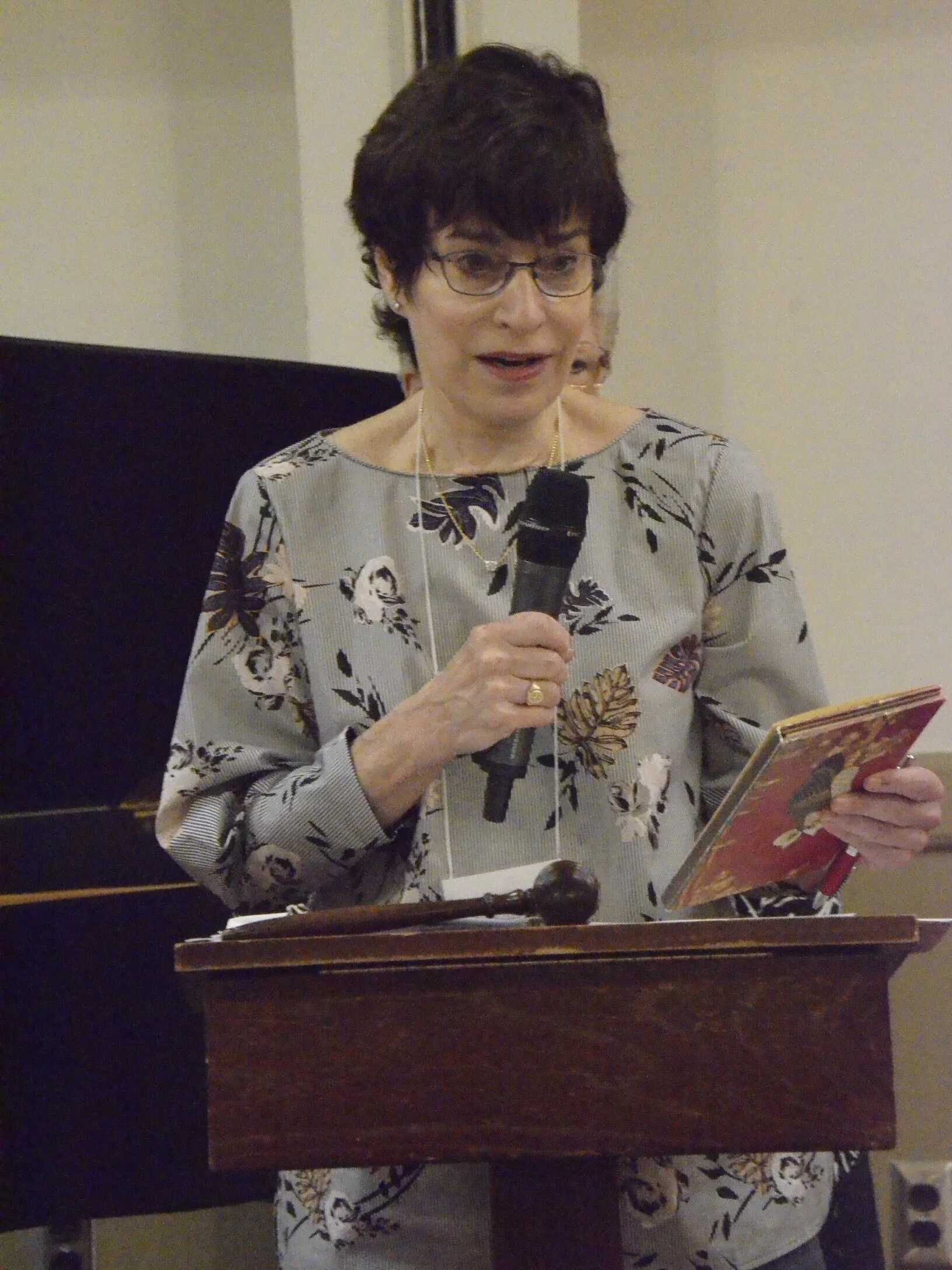 Terry Murphy, First VP: Programs, introduces Jennifer Campbell, pianist