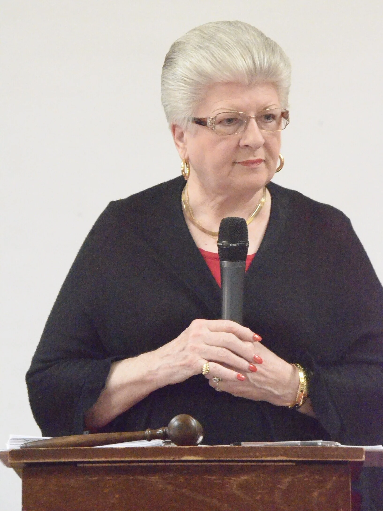 Dec 18th Monthly Meeting: Donna Herman, President, welcomes WMC members and guests