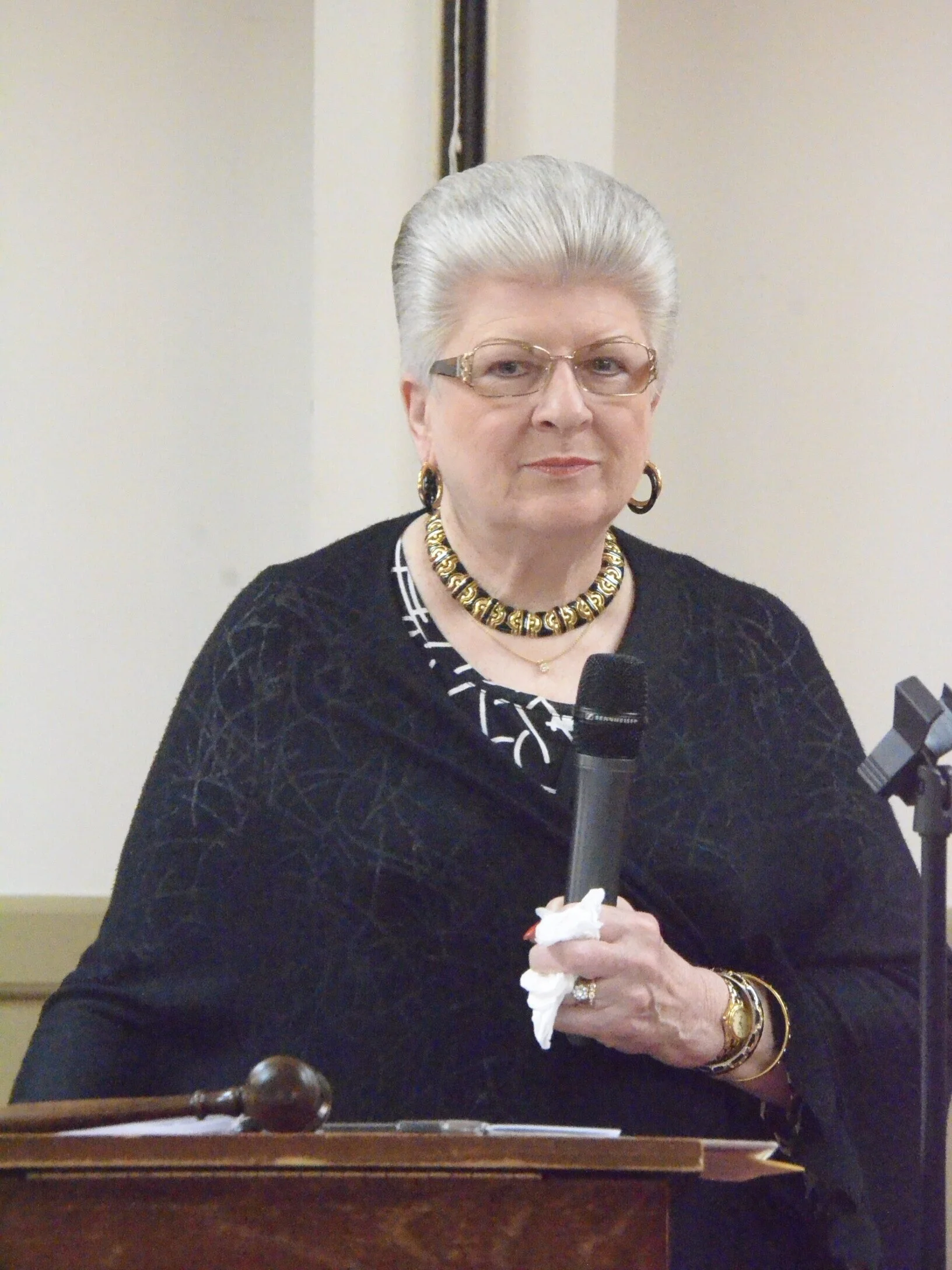 Jan 15th Monthly Meeting: Donna Herman, President, welcomes WMC members and guests