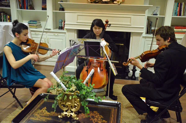 Welcoming music by angent Trio
