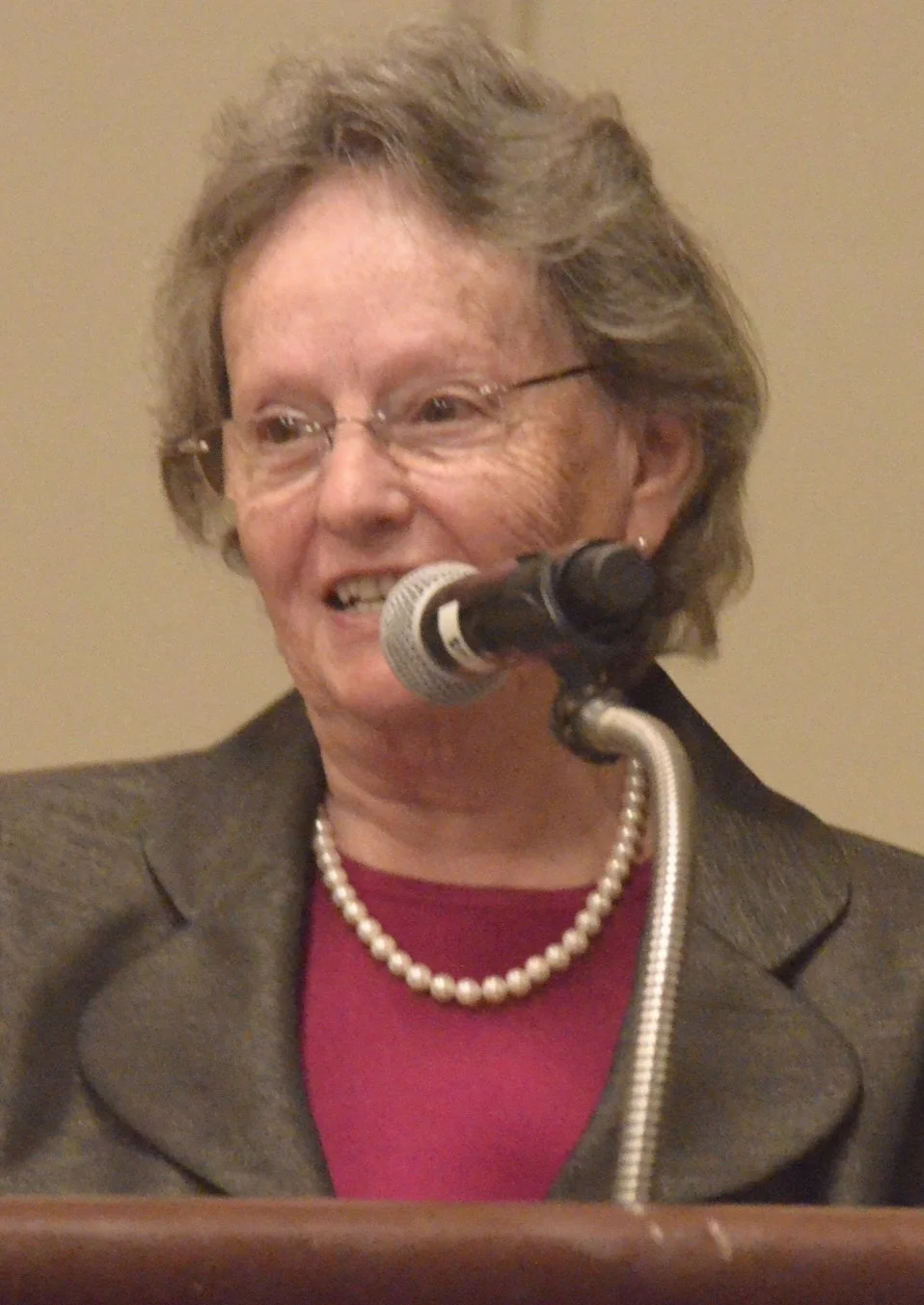Sylvia Lynn, SB Com, welcomes Patriot's Colony guests