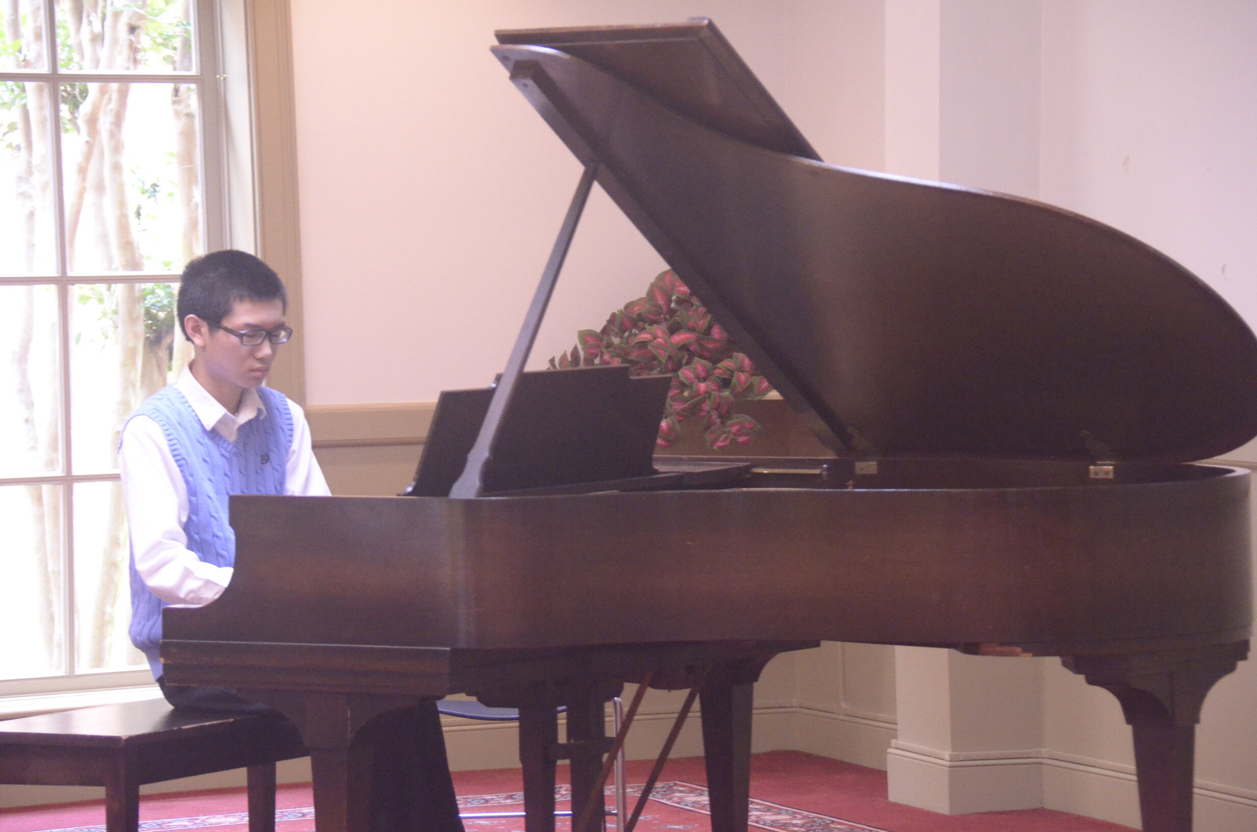 Jr. D.:  Kyle Hu, piano; First Prize, Outstanding Performance Award of $750