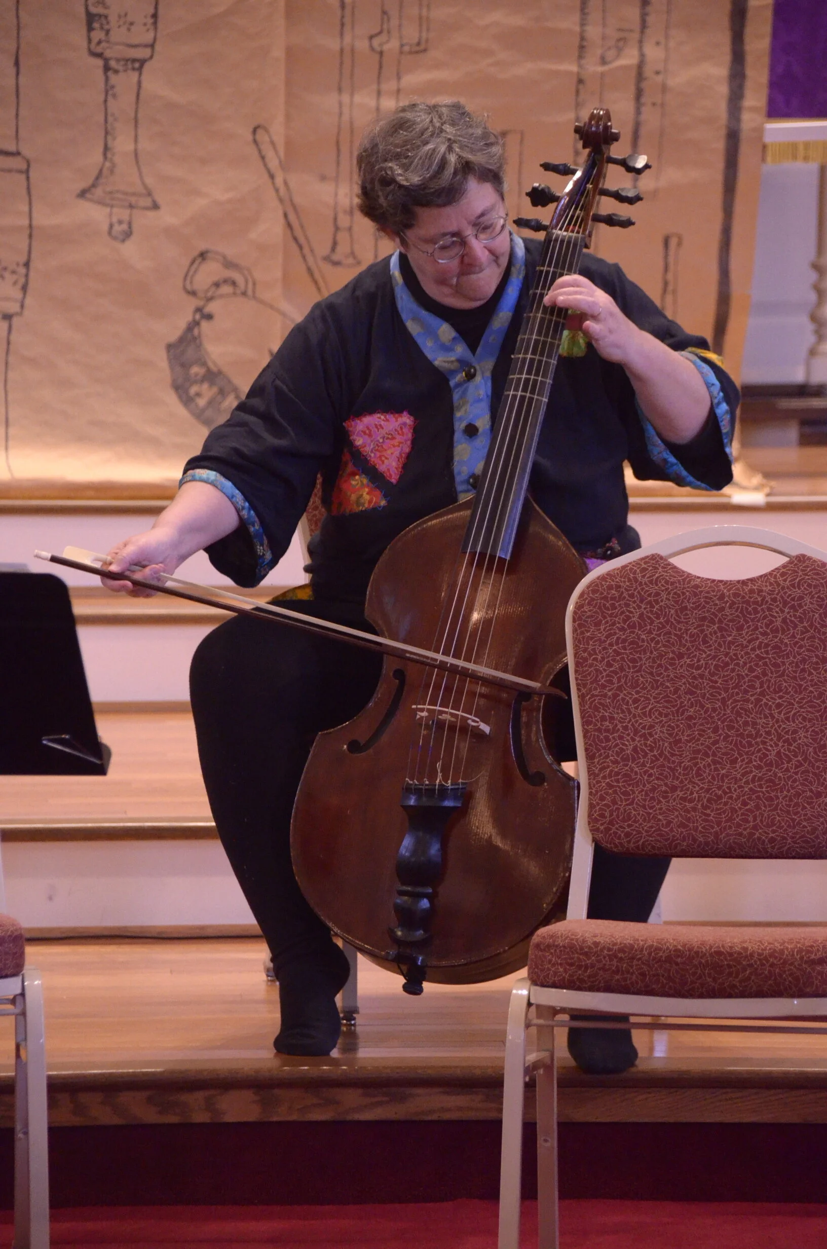 Ruth Griffieon plays the viola da gamba