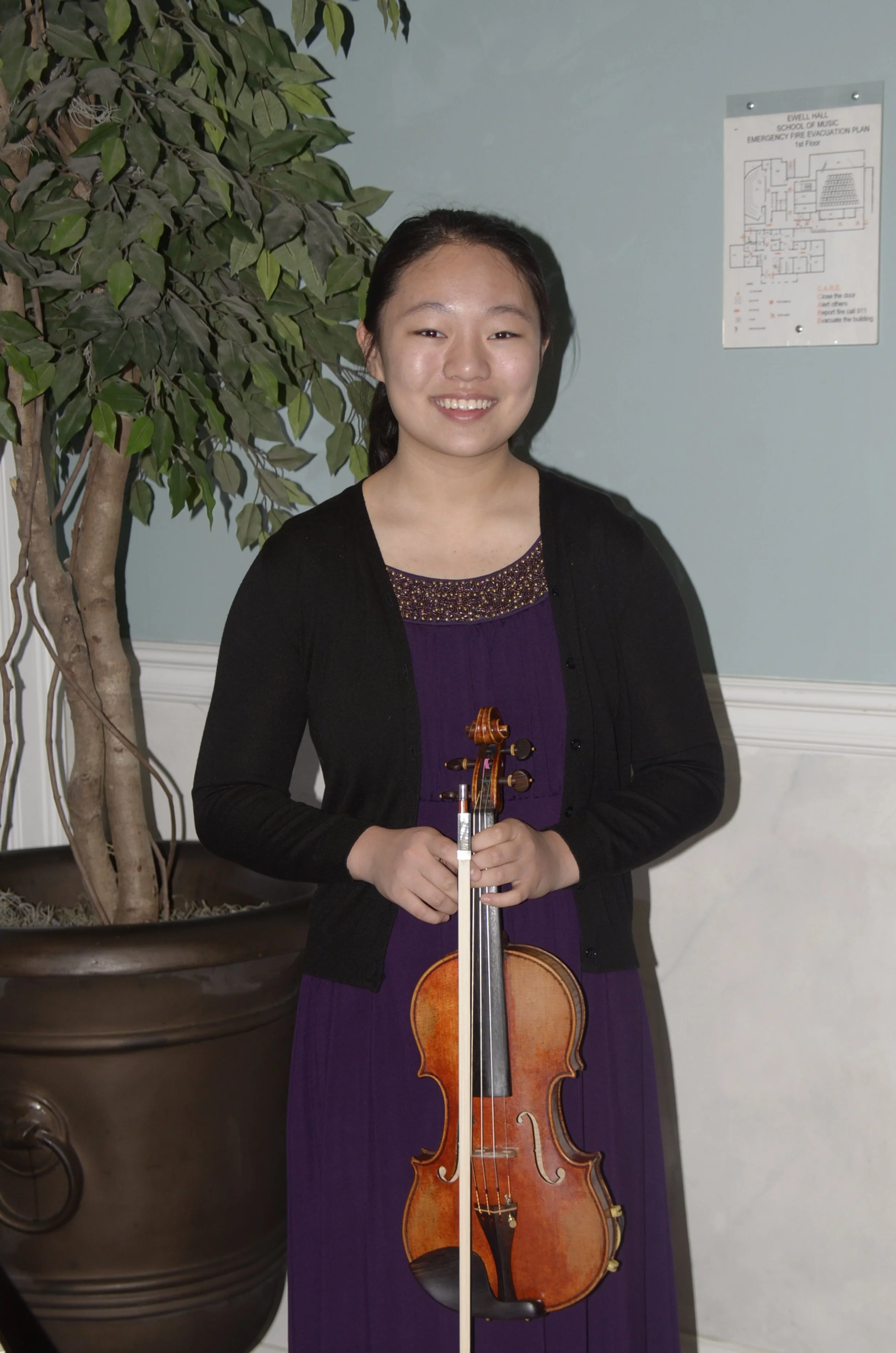 Jr. D.:  Yunseo Chung, Violin; First Prize, Outstanding Performance Award of $900