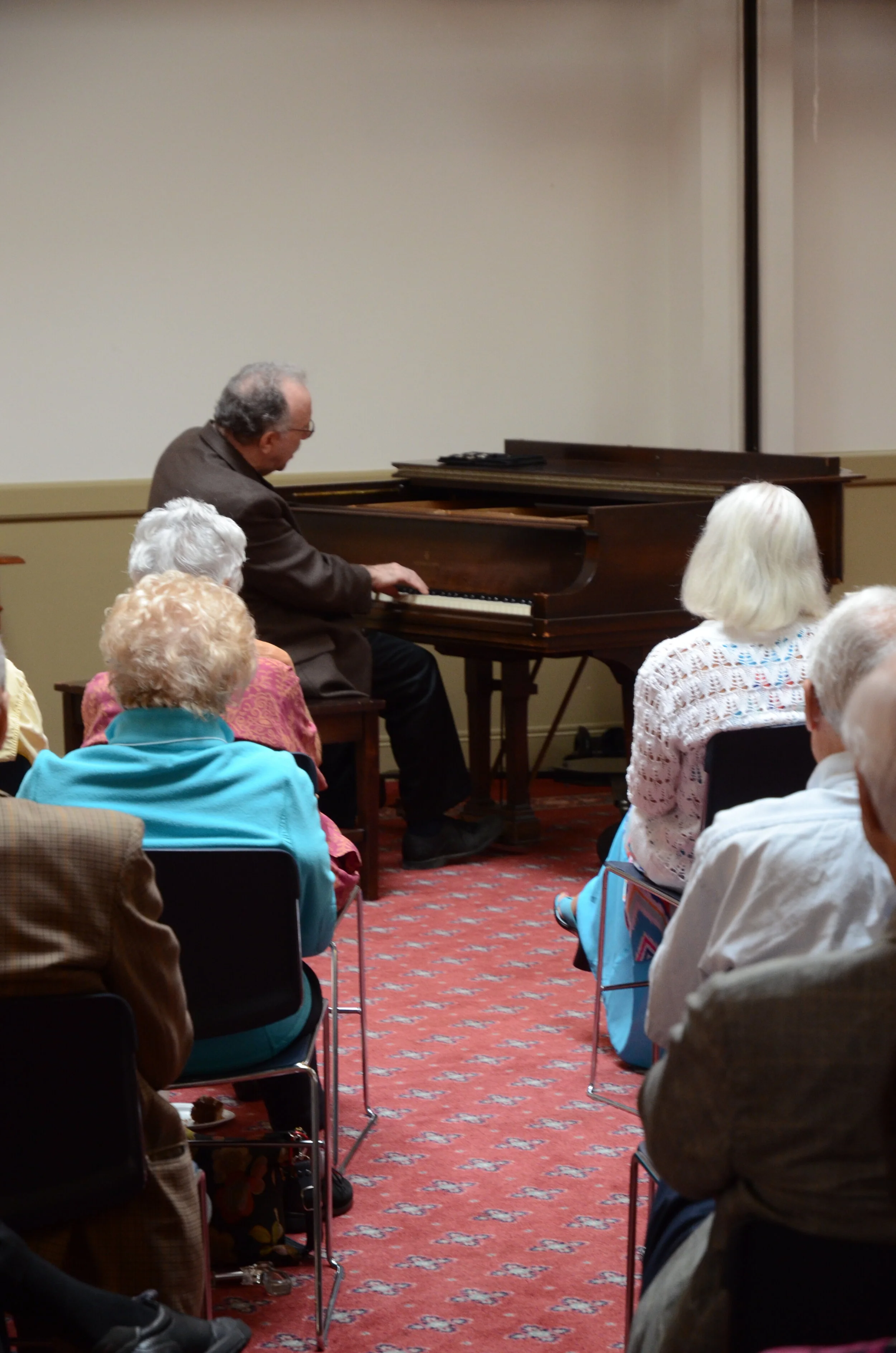 WMC members and guests enjoy the performance!