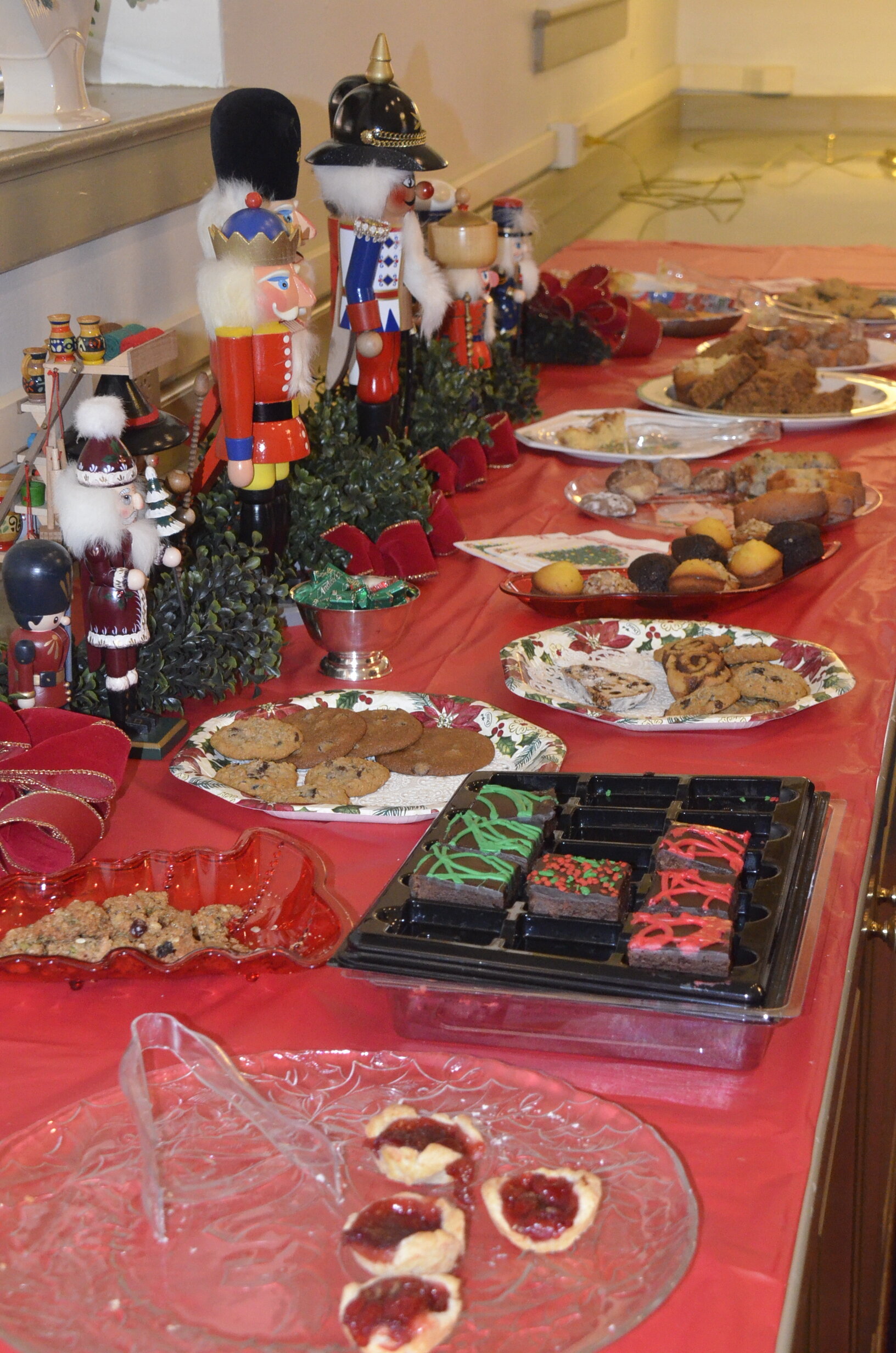 Holiday Buffet provided by Dec donors
