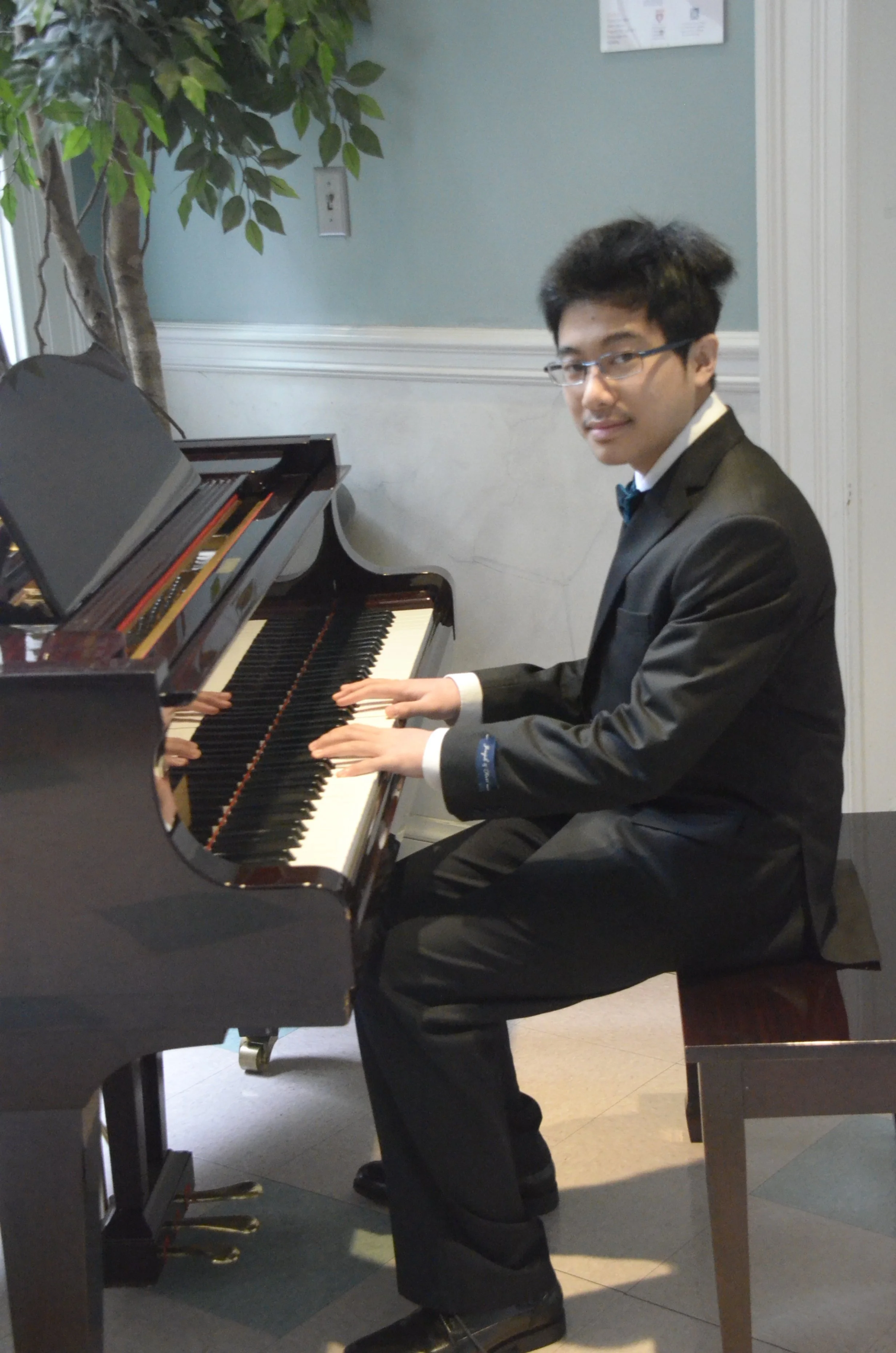 Sr. D.:  Ritchie Bui, Piano; Honorable Mention and Encouragement Award of $425