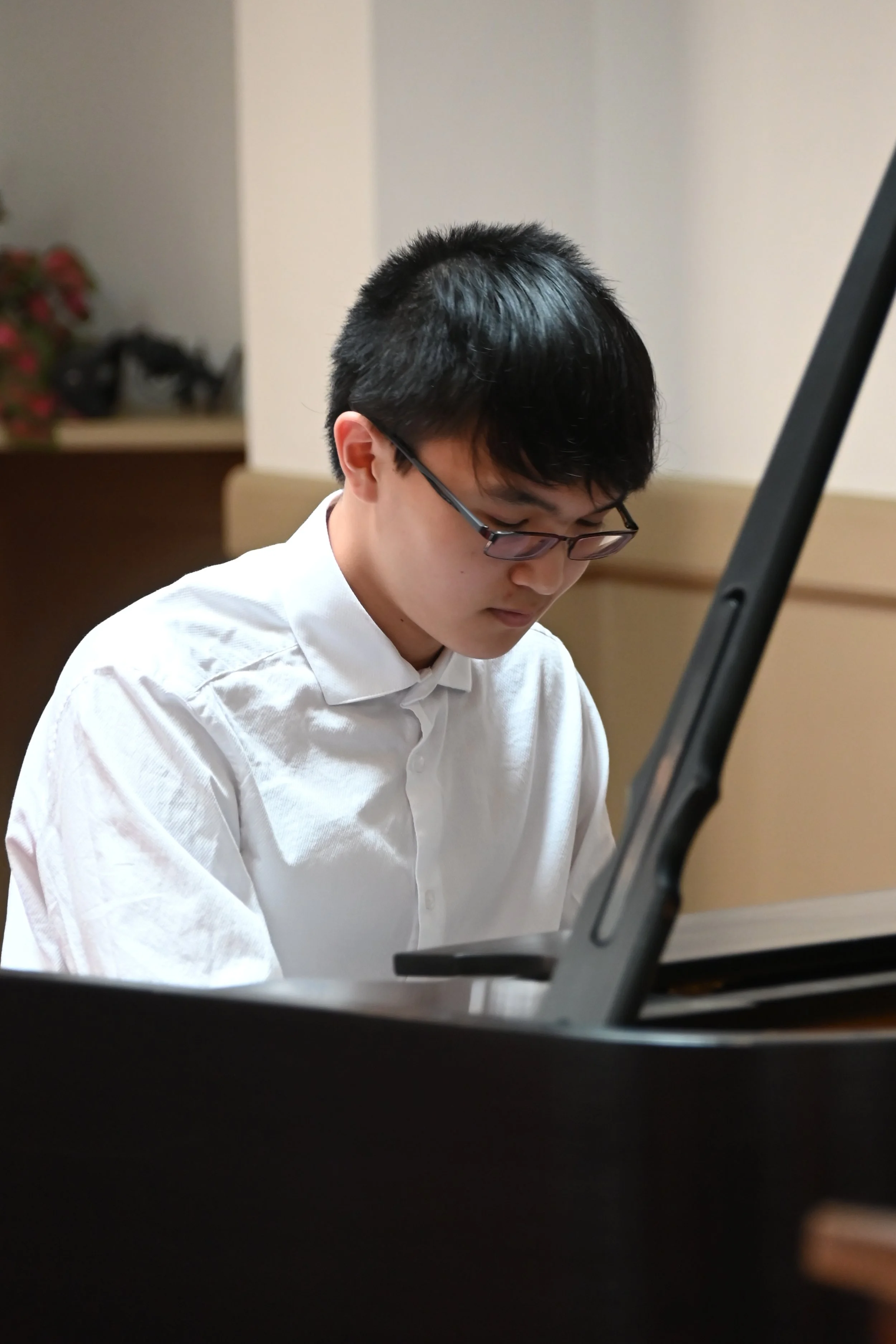 Sr. D.:  Leo Guo, Piano:  Honorable Mention and Musical Encouragement of $400