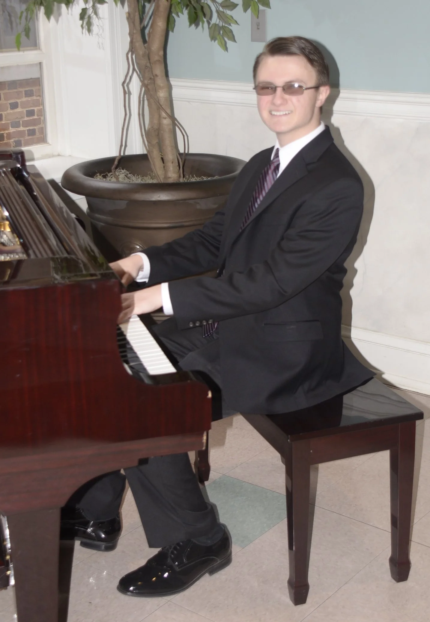 Senior Scholarship:  Kathy Exton Prize of $500 (Co-Winner); Sr. D. First Prize, Outstanding Performance of $2000:  Paul Overlie, Piano