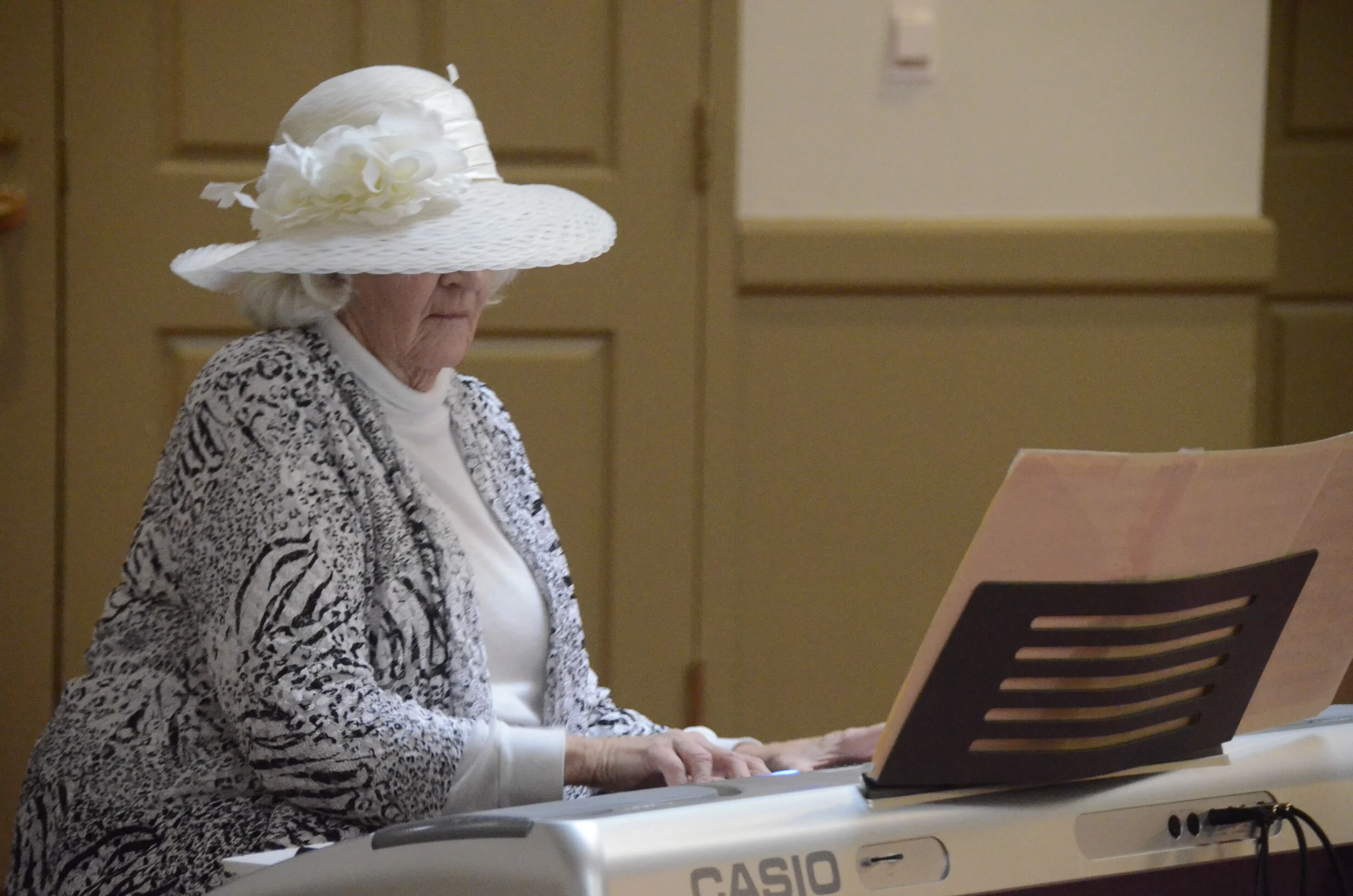 Kathy Teck performs classic ragtime rhythms