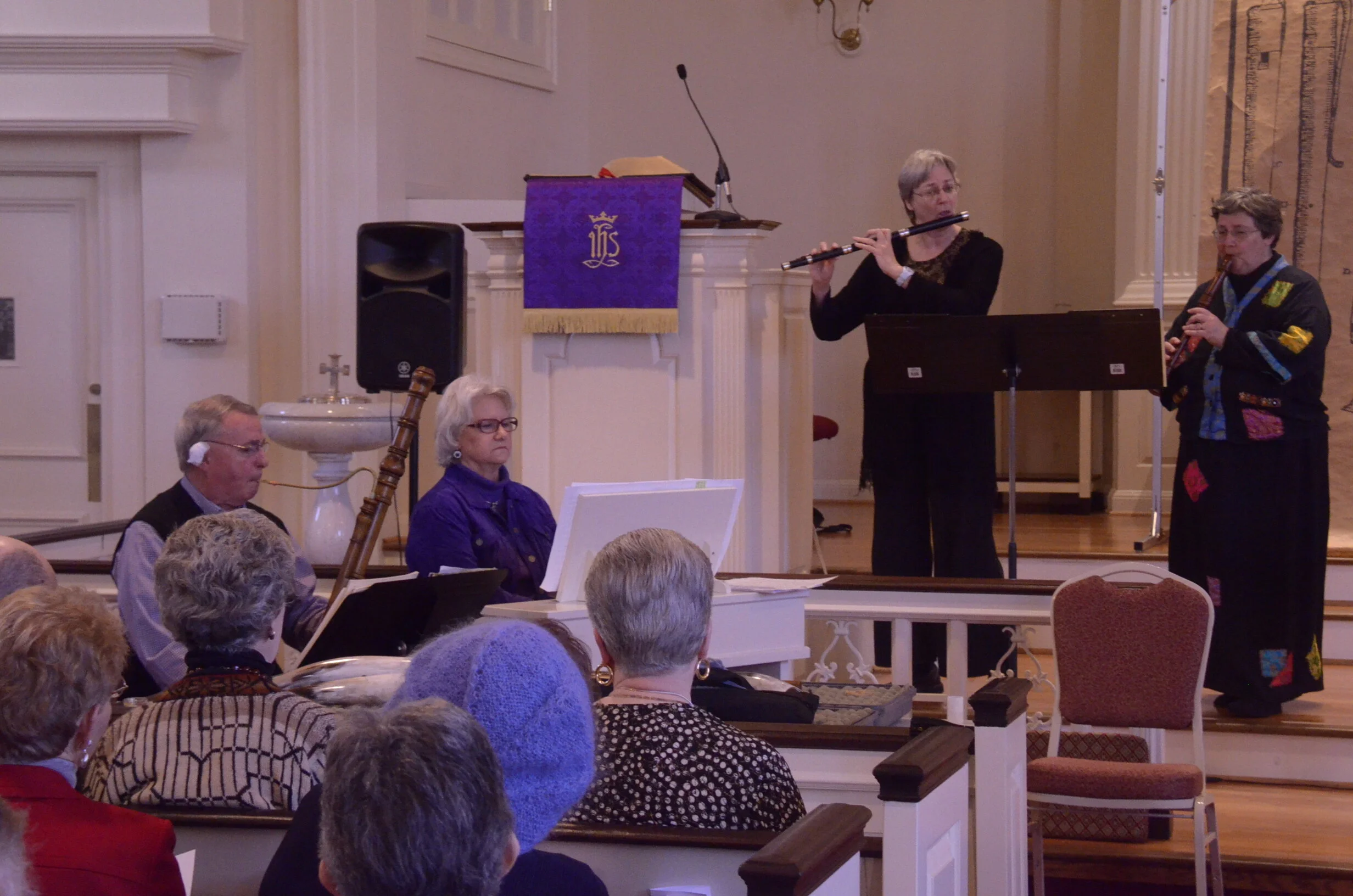 Tom Marshall, Sue Hunter, Margaret Carlson and Ruth Griffieon perform