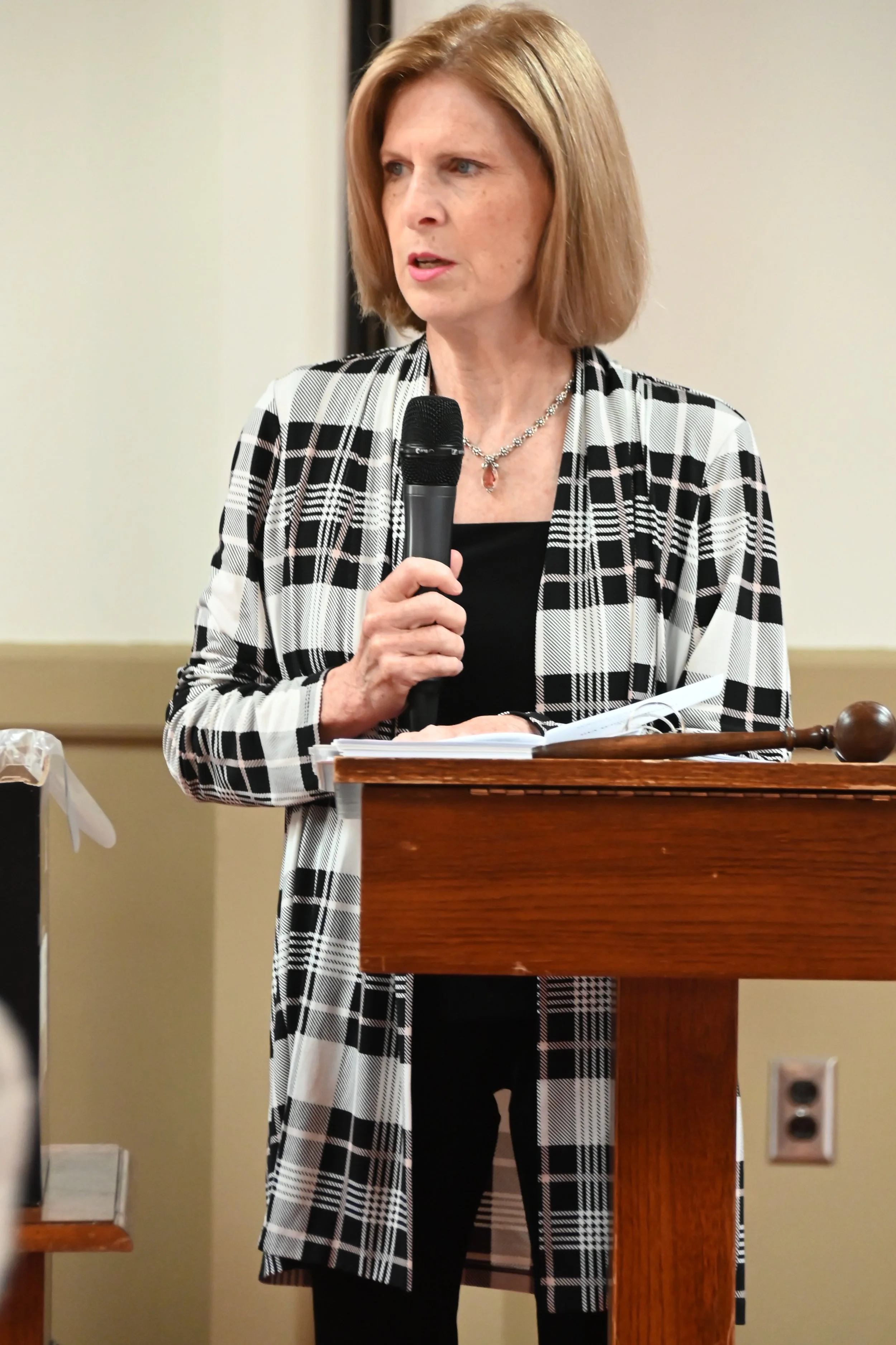 Alisa Bohon, GIA Chair, introduces 2022 GIA Winners