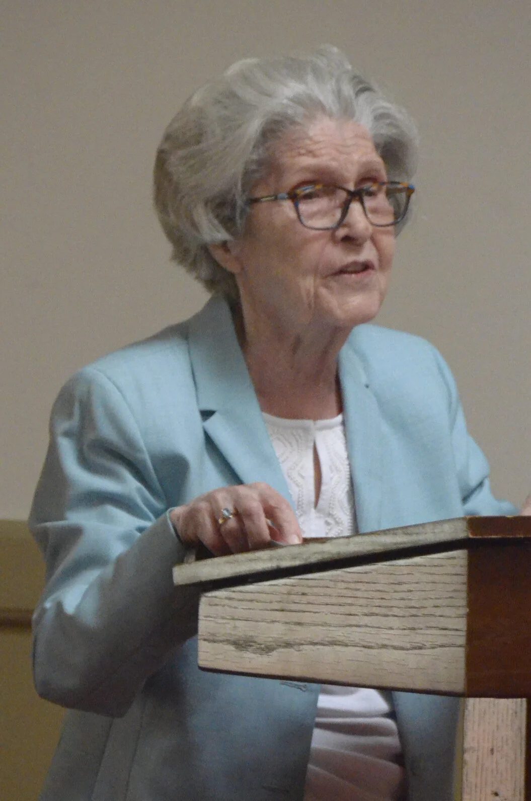 Just a Song at Twilight, read by Louise Sharer 