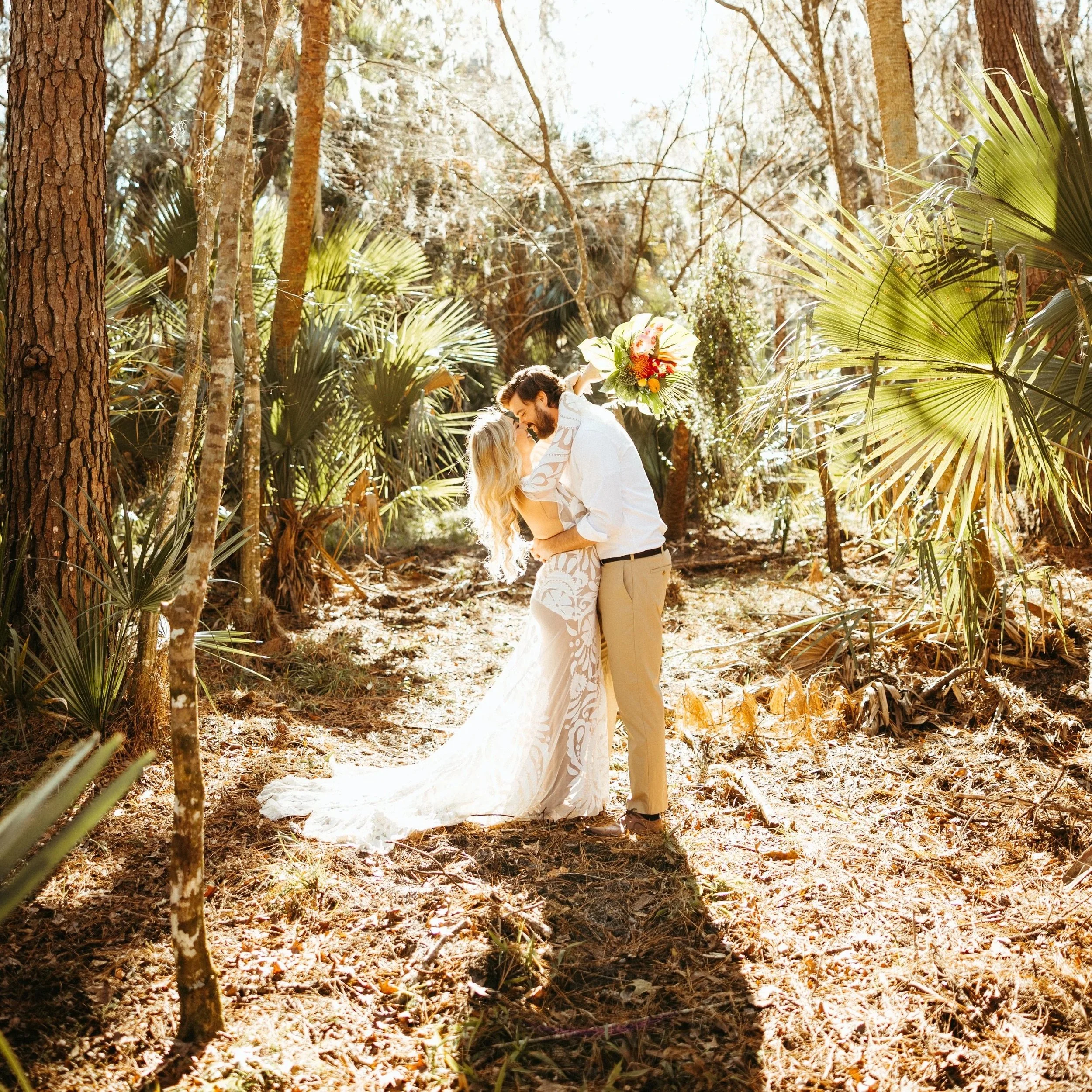 Kelly Park / Rock Spring in Florida Is the Perfect Place for a Quiet Winter Wedding or Elopement