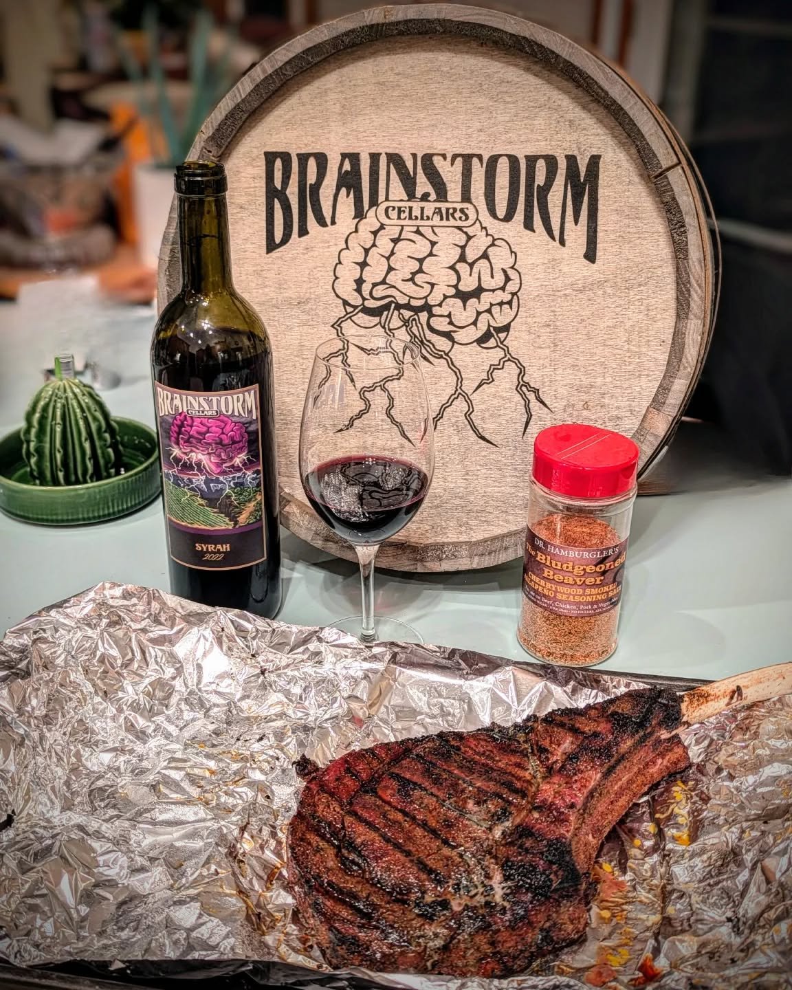 Phenomenal pairing alert!! Brainstorm Syrah paired with a tomahawk seasoned with @dr.hamburglerspicecompany Bludgeoned Beaver cherrywood smoked jalapeno seasoning salt 🤤🍷