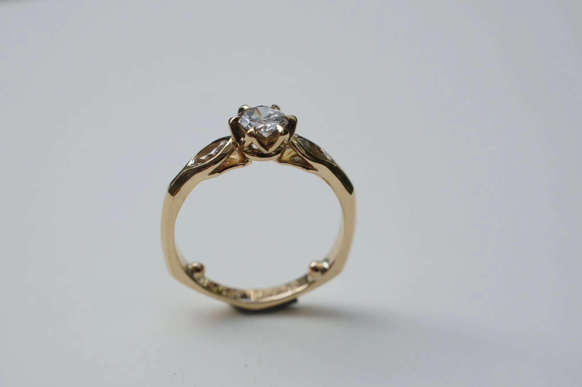 Trilogiering -Diamanten in Gelbgold.