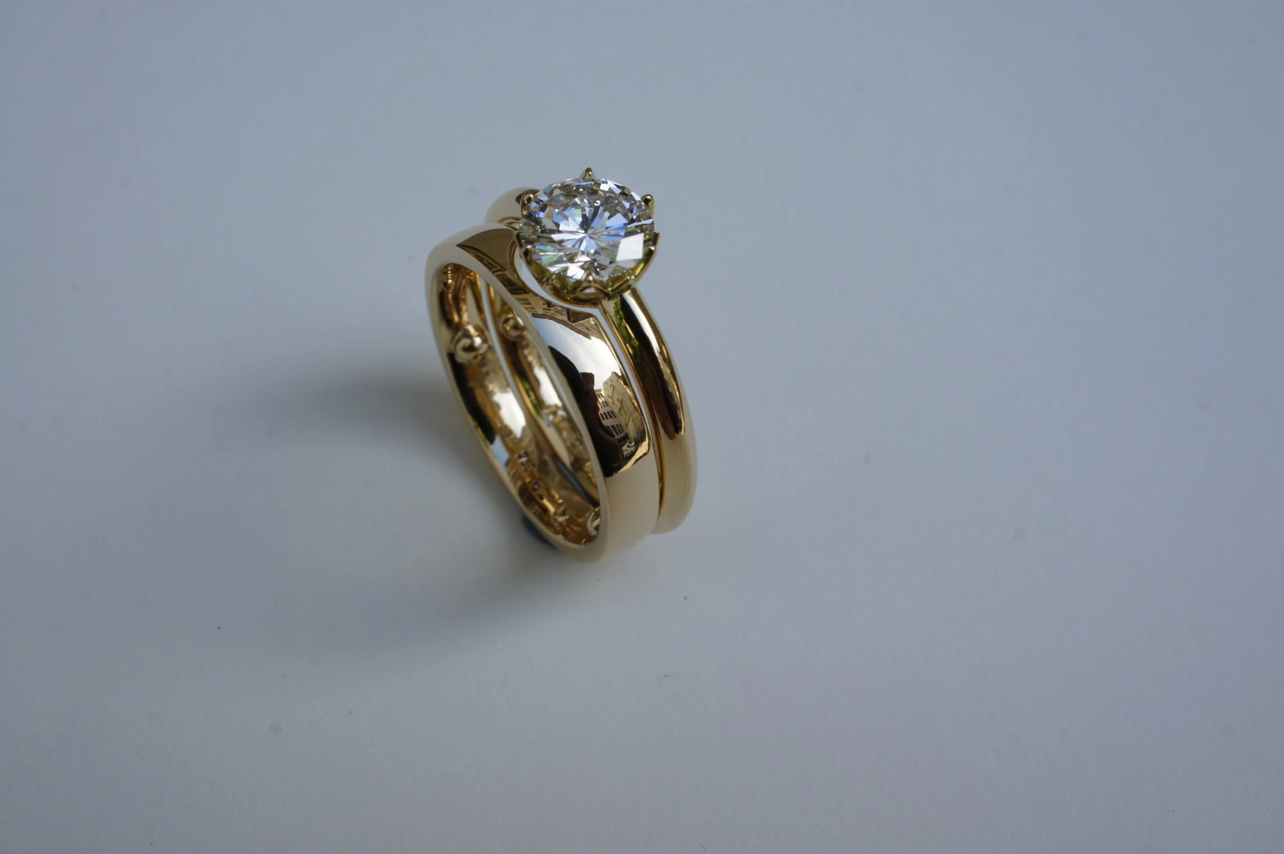 Ehe - und Verlobungsring. Gelbgold mit 1,6 Carat Diamant _natürlich..