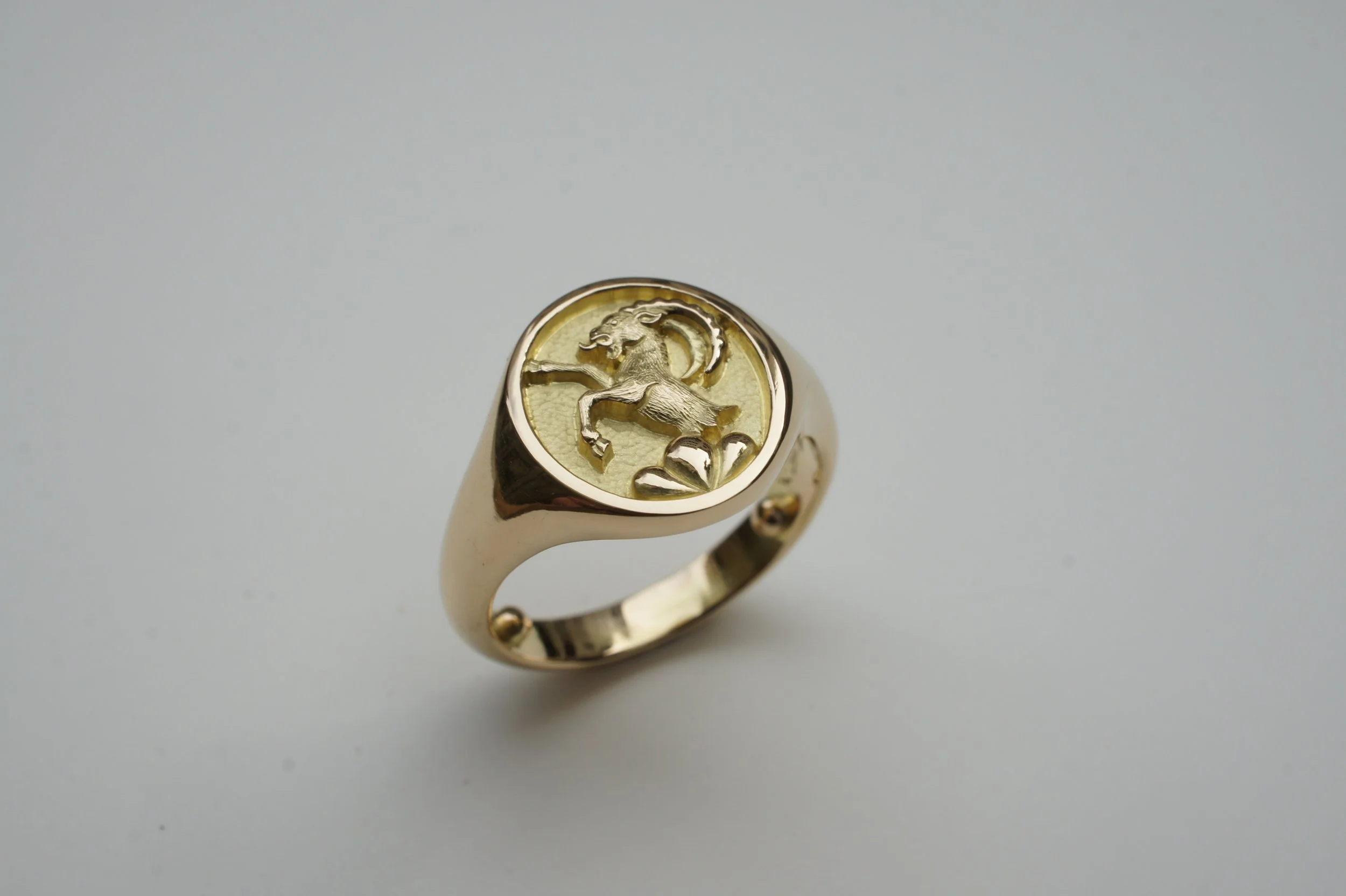 Siegelring - Handgraviert auf höchstem Niveau..18 K Ökogelbgold