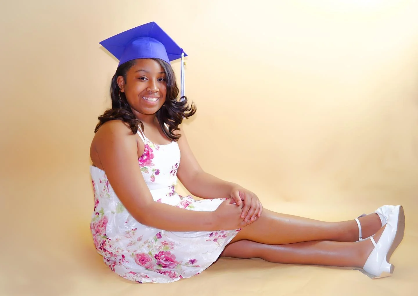 Bye bye elementary school&hellip;.helloooooo middle school! This baby was such a joy to shoot! Congrats Tati!!! 🌹🌹🌹🎉🎉🎉
&bull;
&bull;
&bull;
#angelahartstudios #ahartstudio #dmvphotographer #dmvchildphotographer #Marylandphotographer #graduation