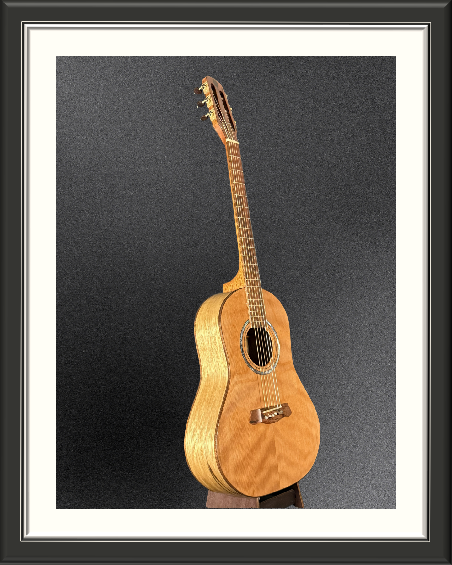 MachMachines Bell Model Acoustic Guitar in Redwood & Black Limba_full front angle