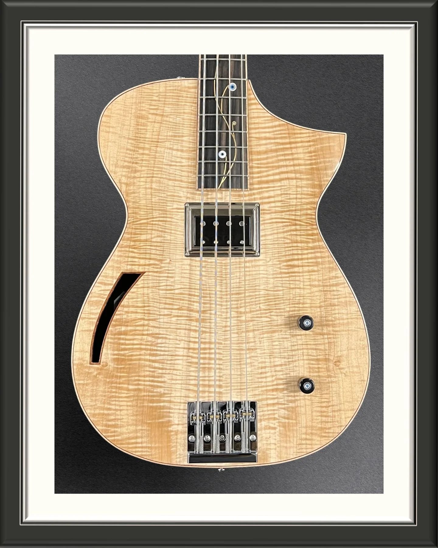 MachMachines Evil Eye Custom Electric Bass_front body