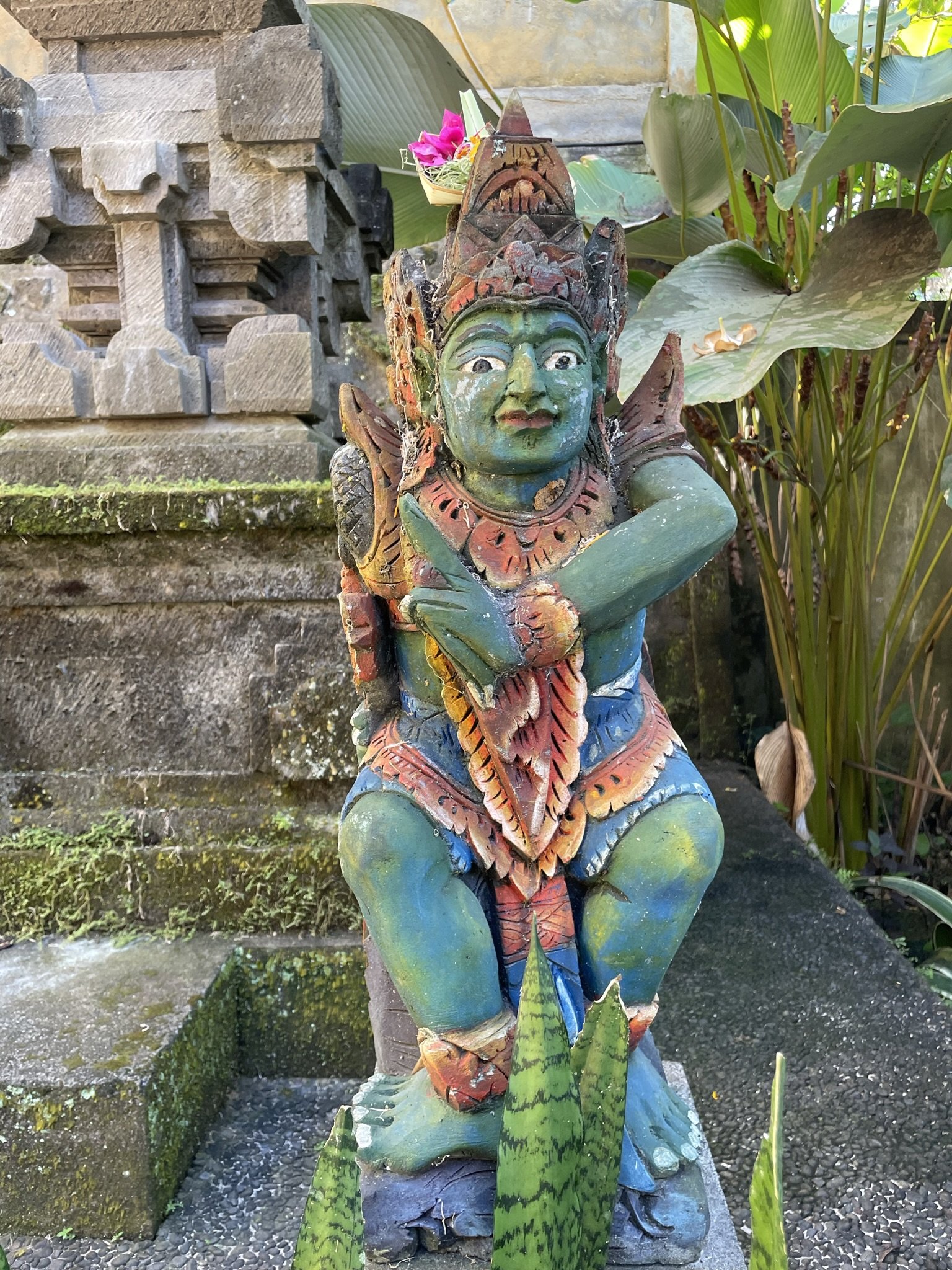 statue villa garden.JPEG