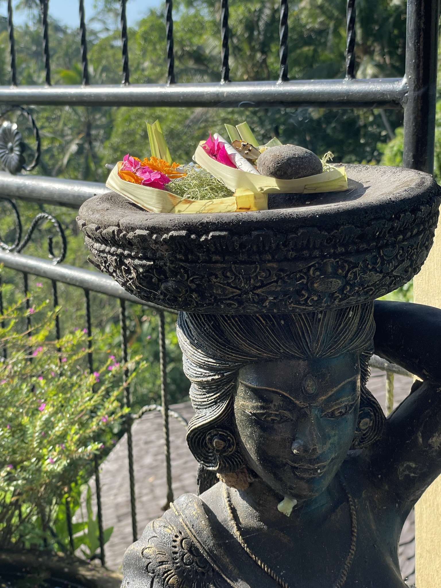 statue offering villa.JPEG