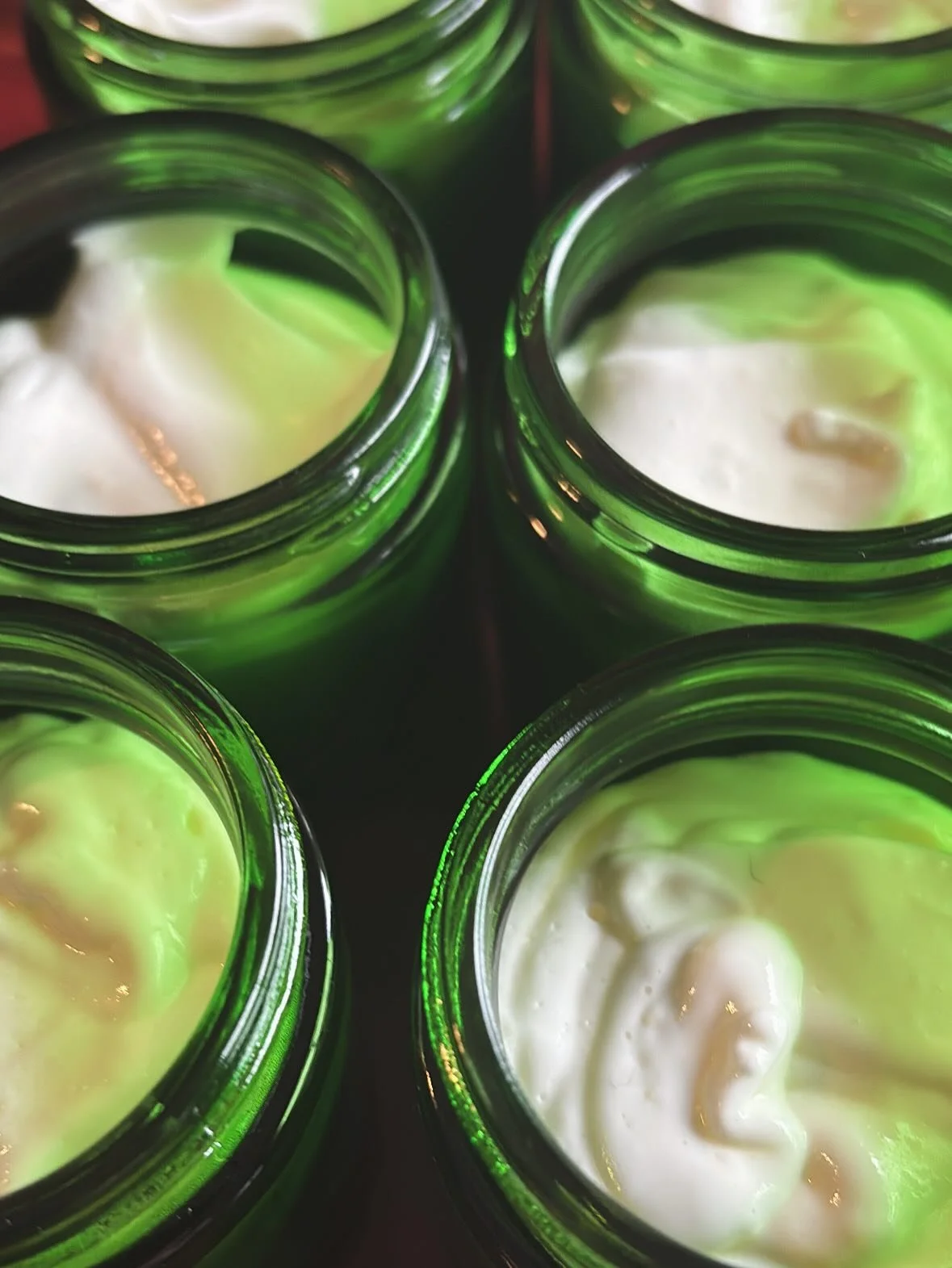 Sweetgrass Weaver 🌾 
Small batch, Fresh Botanical lotion made with only clean ingredients. Softening to the senses, with that subtle vanilla aroma that Sweetgrass carries so gracefully. 

No harsh scents, Essential Oils or Synthetic Preservatives.  