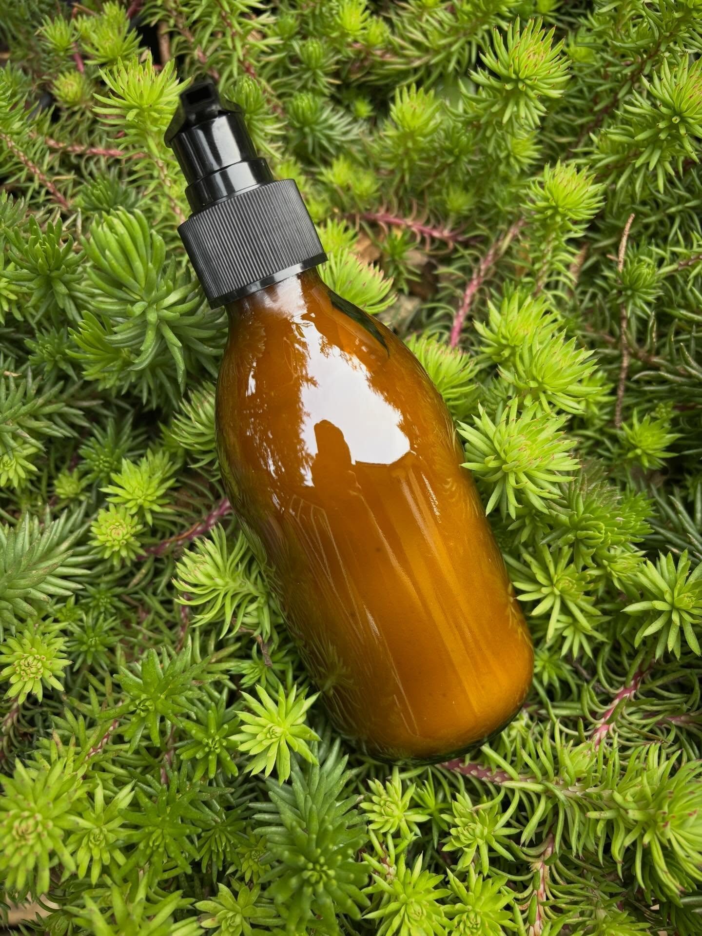 It&rsquo;s #endometriosisawarenessmonth and no-one&rsquo;s talking about #hyperosmia , so let&rsquo;s! 

I recently bought a shave lather advertised to have &ldquo;natural essential oil of sandlewood.&rdquo; After my partner was done shaving, he exit