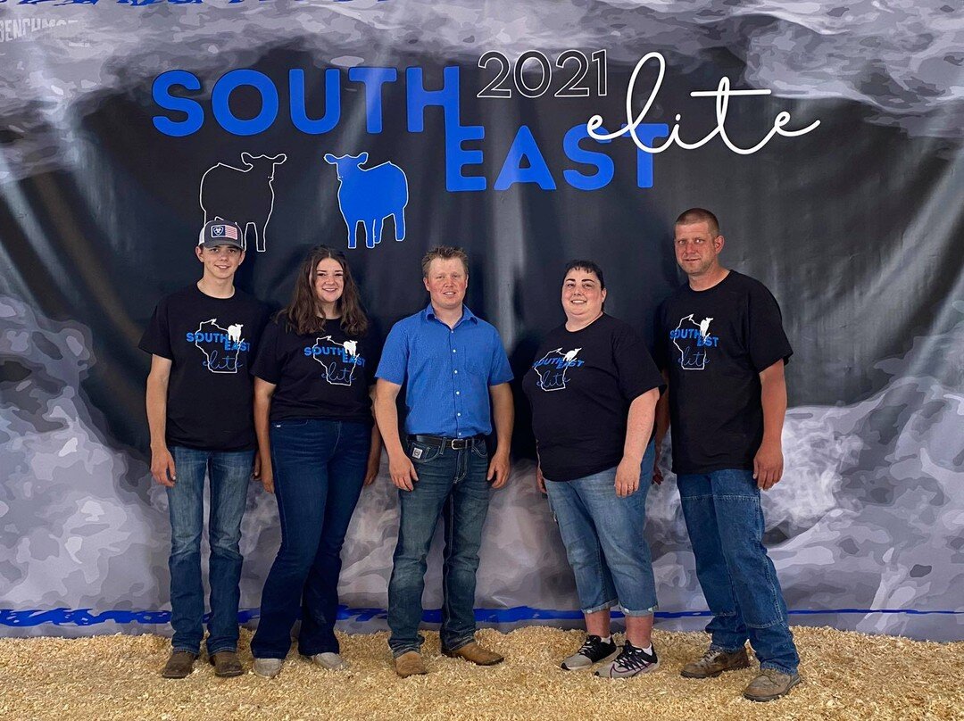 #SundayFunday and we sure did have FUN with these ones. The team at Southeast Elite was a blast to work with and these banners and backdrop were SMOKIN' HOT! 🔥
-
-
-
-

#BenchmarkGraphicCo #SundayFunday #stockshow #cattle #showcattle #showstock #sou