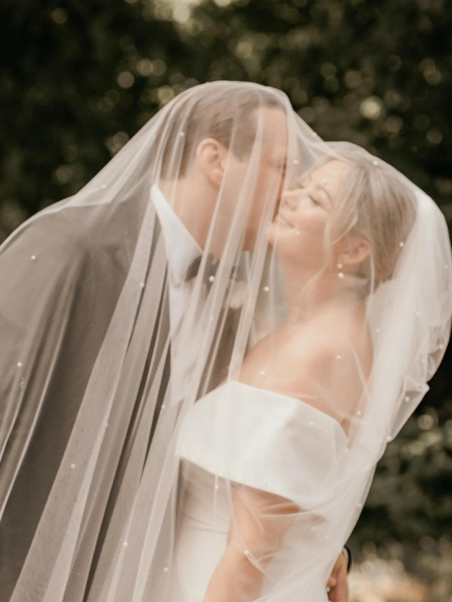 C&amp;J 🤍

A very hot day in June, but a beautiful day nonetheless, working with a team of lovely suppliers!

Venue @tuddenhammill 
Wedding Coordinator @weddingswithparris 
Content Creator @theweddingcontentandco 

More from their day to follow soon