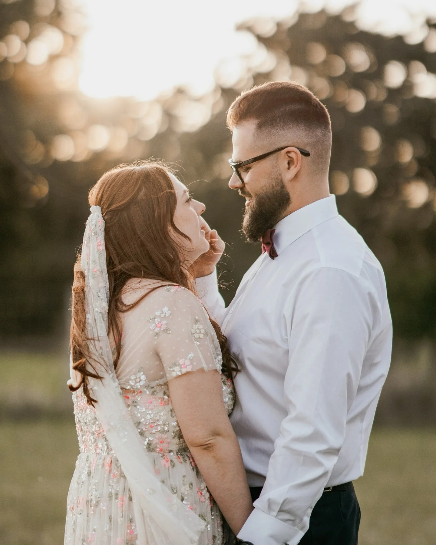 H&amp;L 🤍

A beautiful day for a lovely couple at one of my favourite venues in Suffolk. Harriet and Lewis wanted a relaxed wedding with nothing but good vibes and I&rsquo;d say they achieved exactly that!

Venue | @swan_tipi 
Hair | @pins.plaits 
M