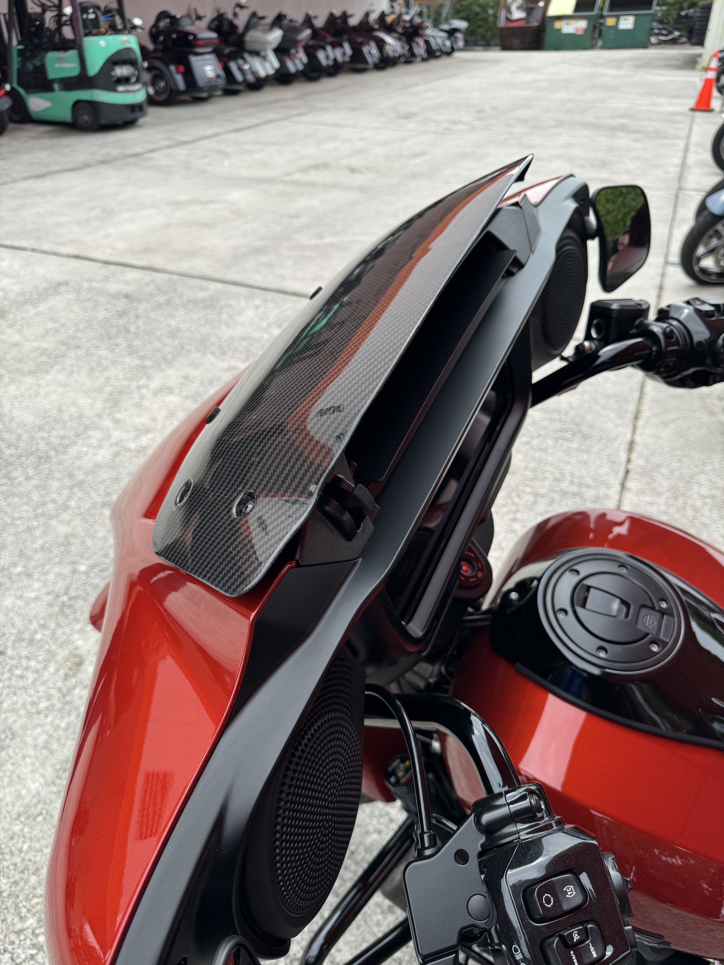 New 2024 Street Glide Windshield — CARBON VISIONARY