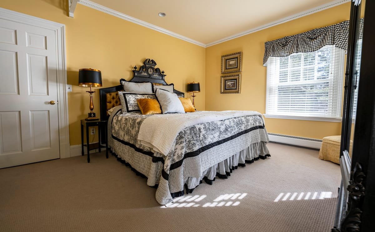 ArmoireBedroom-King-1.jpeg