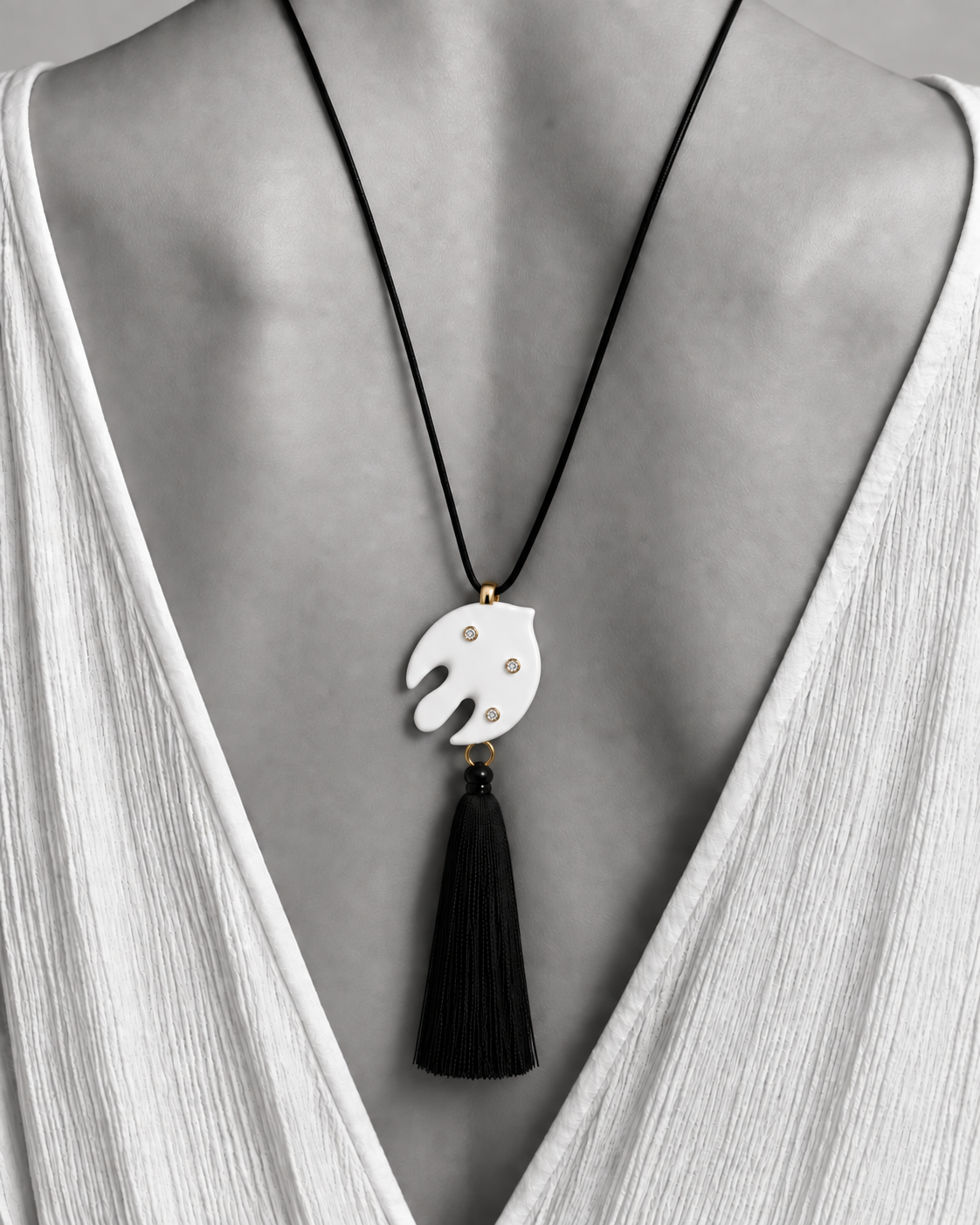 After dark necklace 01.png
