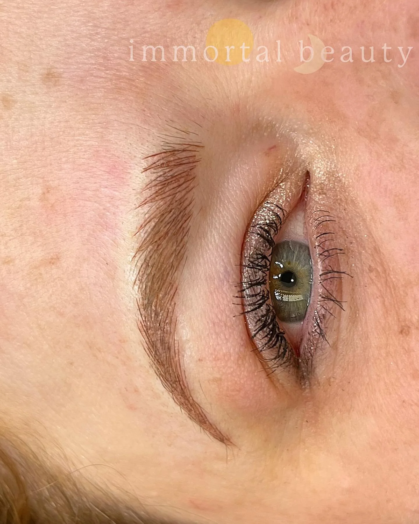 Check out these combo brows after their touch up appointment!! (Swipe for a pic of her brows before!!)

Are you not sure what service is best for you, but you know you&rsquo;re ready to not have to fill your brows in everyday?! Shoot me a message and