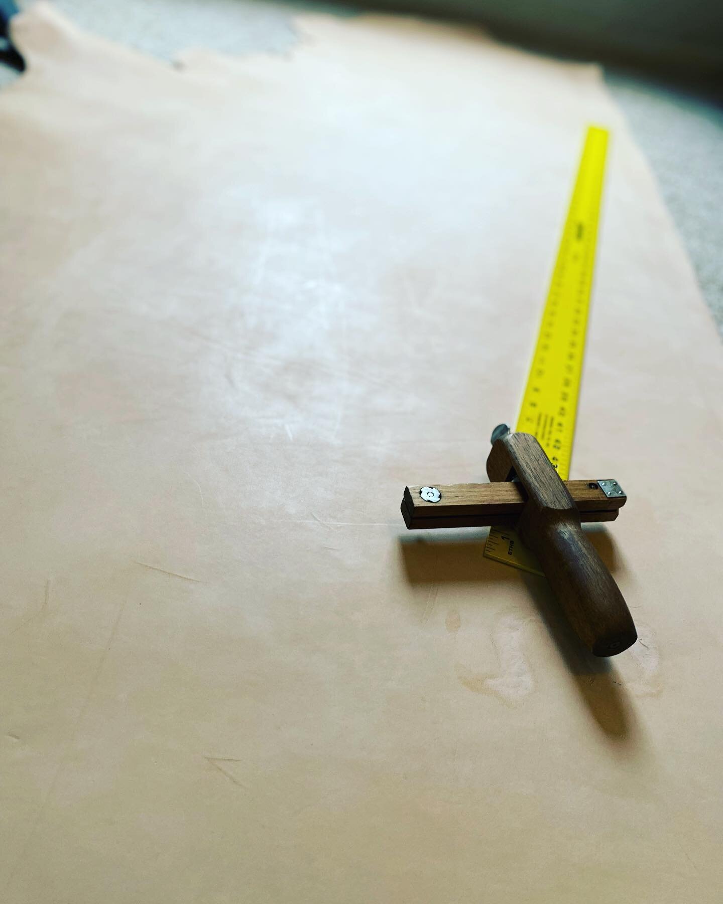Just got a fresh Quebracho &amp; Chestnut Mix Veg-Tan Side from @tandyleather Time to cut some belt straps! Can&rsquo;t wait to get stamping on this buttery beautiful leather! 
.
.
Currently accepting custom orders.
.
.
.
.
#handmadebyschu
#handmade

