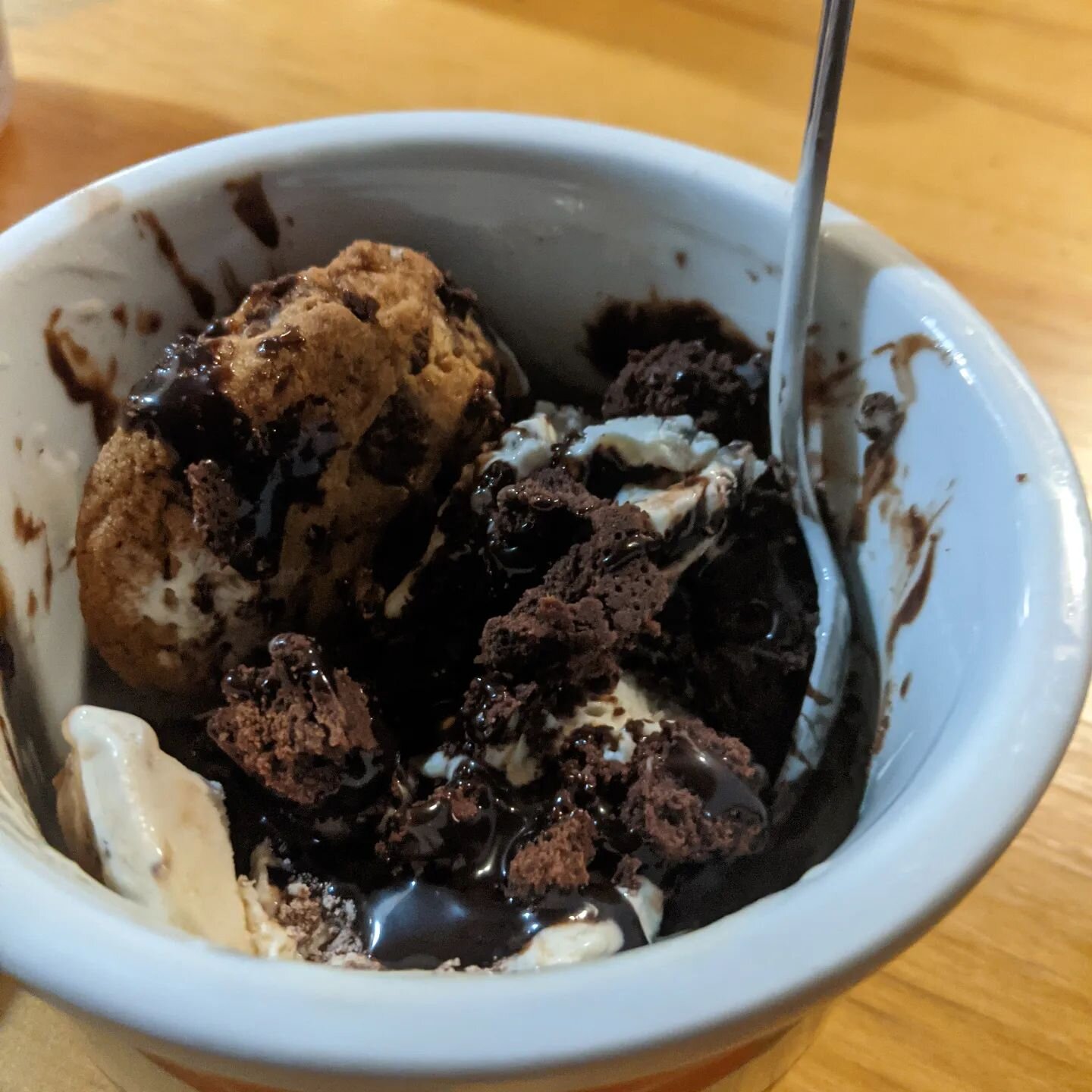Finishing today's race calls for a treat.

Americone Dream ice cream topped with @wyattswickedgoods fudgy brownies and Choco Chunk cookies.

I burned over 1500 calories, so it's okay.

#halfmarathon #newenglandhalfmarathon #newenglandhalf #dessert #r