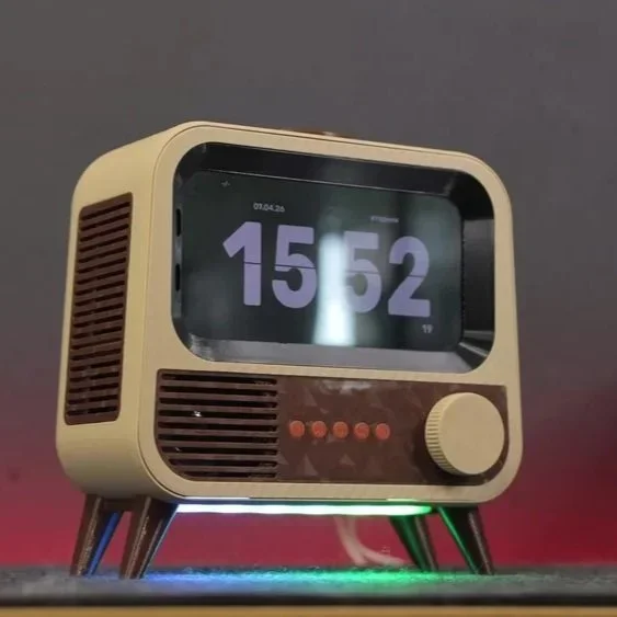 A project by HANDMAX Workshop repurposes a damaged Xiaomi Mi 8 smartphone into a retro‑styled smart speaker housed inside a miniature TV case. Despite its worn-out screen and hardware, the phone still runs Google Gemini AI, enabling voice interaction