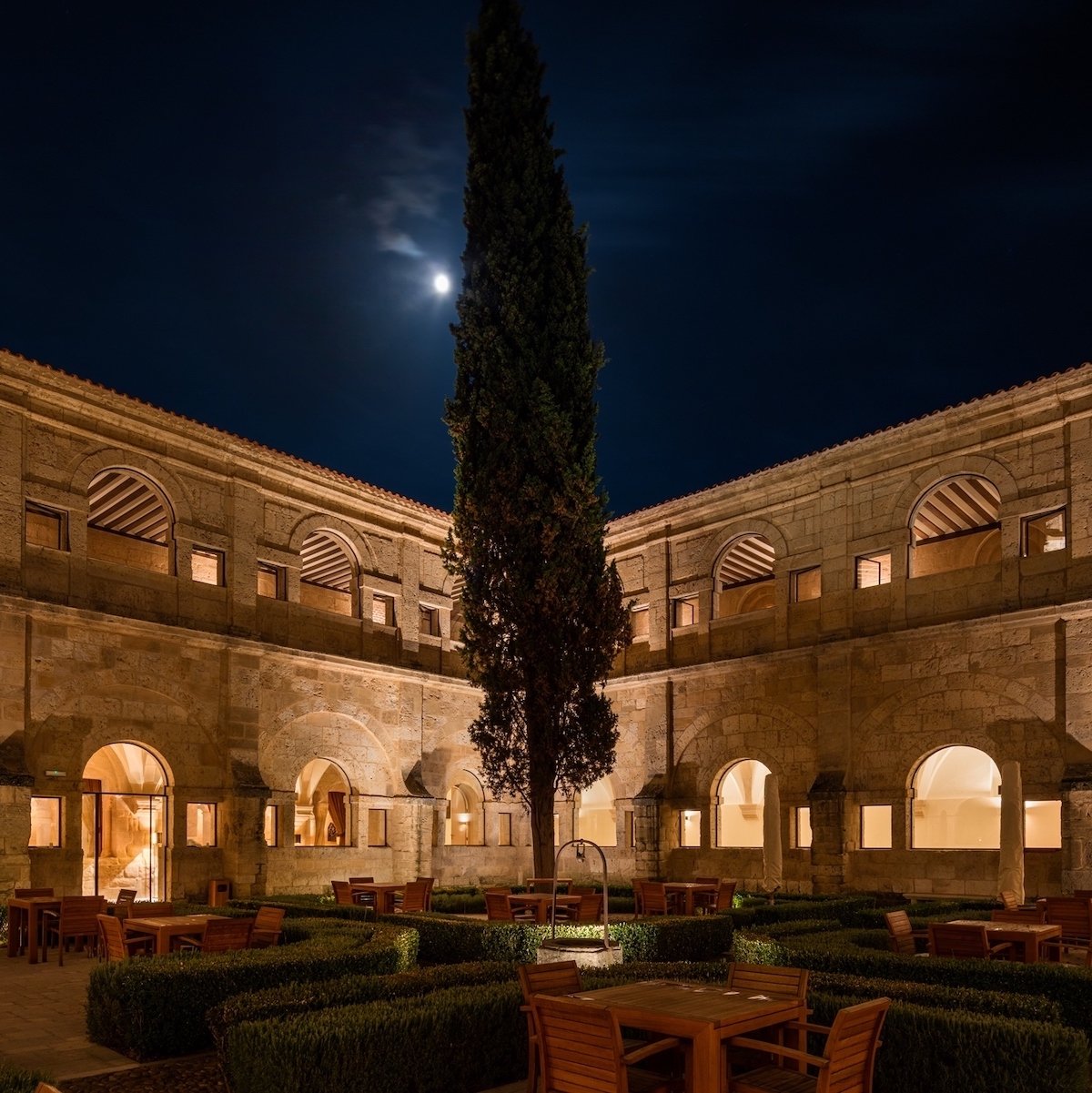 Abadia Retuerta LeDomaine Cloister Garden night.jpg