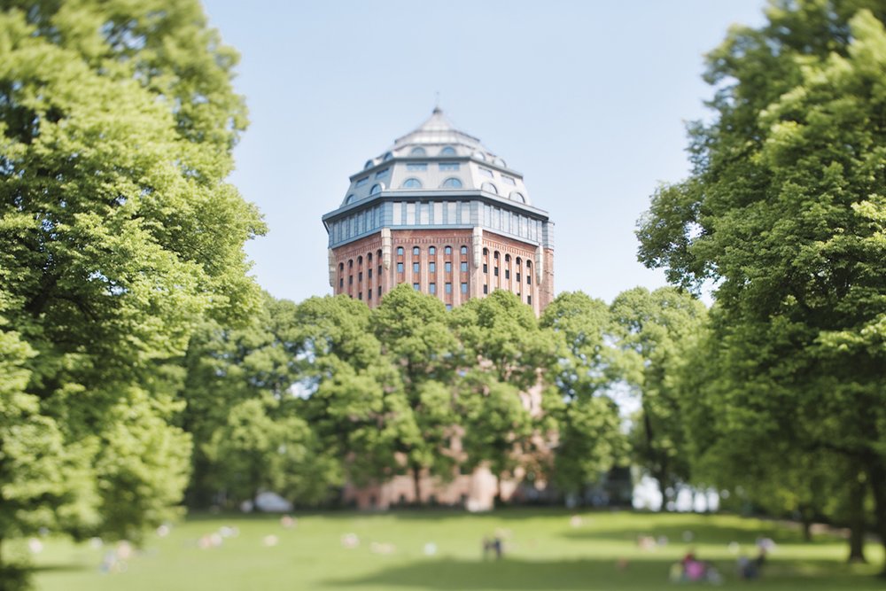 Turm mit Park 2.jpg