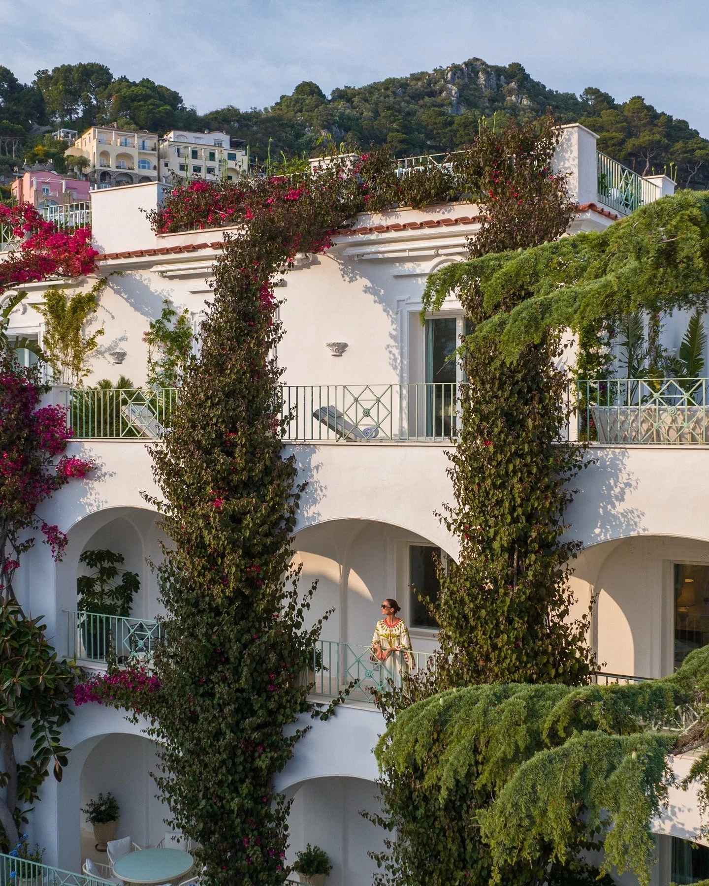 𝗛𝗼𝘁𝗲𝗹 𝗟𝗮 𝗣𝗮𝗹𝗺𝗮, Capri&rsquo;s first hotel built in 1822, has been reimagined into a refined and exclusive destination. 

The elegant Mediterranean retreat welcomes today&rsquo;s travellers to the fabled Italian island, offering warm, time