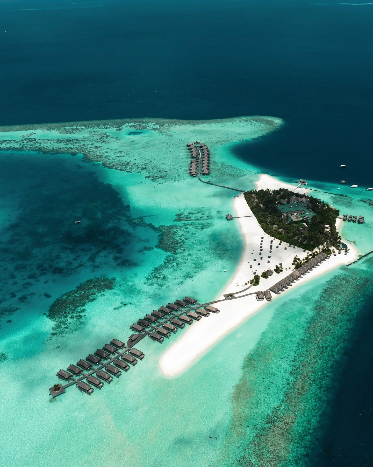 Constance Moofushi proudly announces its Green Globe Platinum certification for the 11th consecutive year, reaffirming a long-standing and deeply rooted commitment to sustainable tourism. 

More than a certification milestone, this recognition reflec