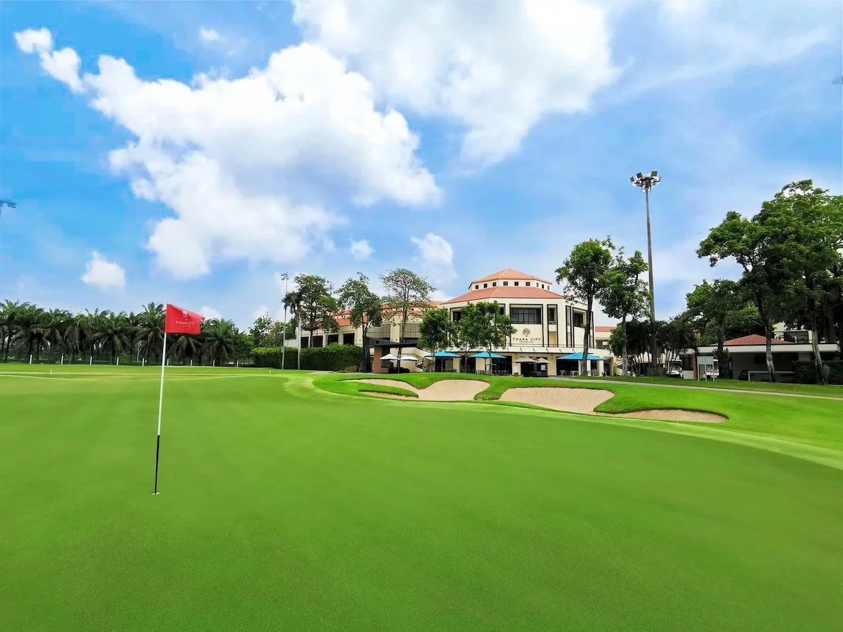 Golf course view 1.jpg