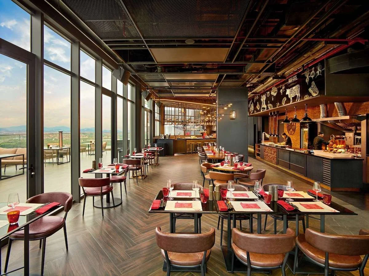 restaurant and balcony.jpg