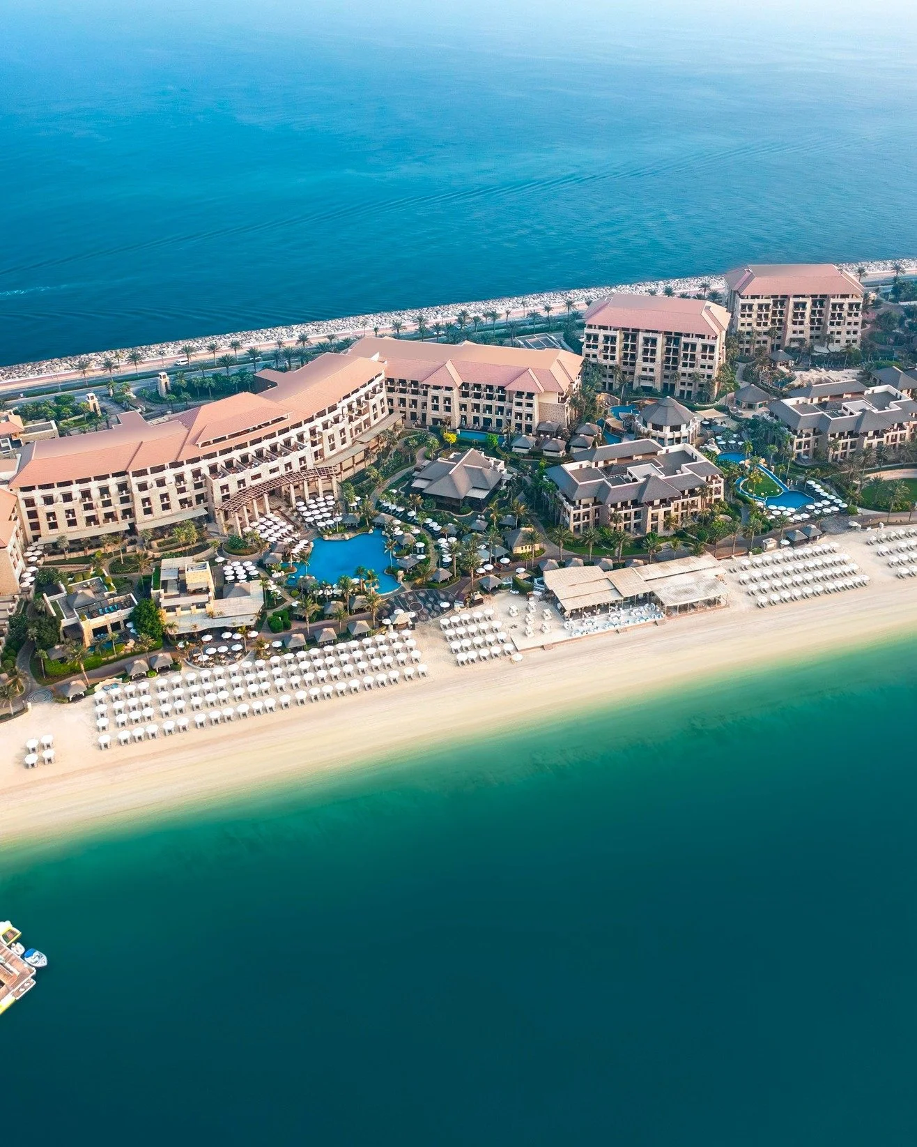 Sofitel Dubai The Palm Resort &amp; Spa has been awarded Green Globe Platinum certification, marking ten continuous years of certification. The luxurious beachfront resort lies nestled amongst lush greenery on the idyllic shores of the Arabian Gulf, 