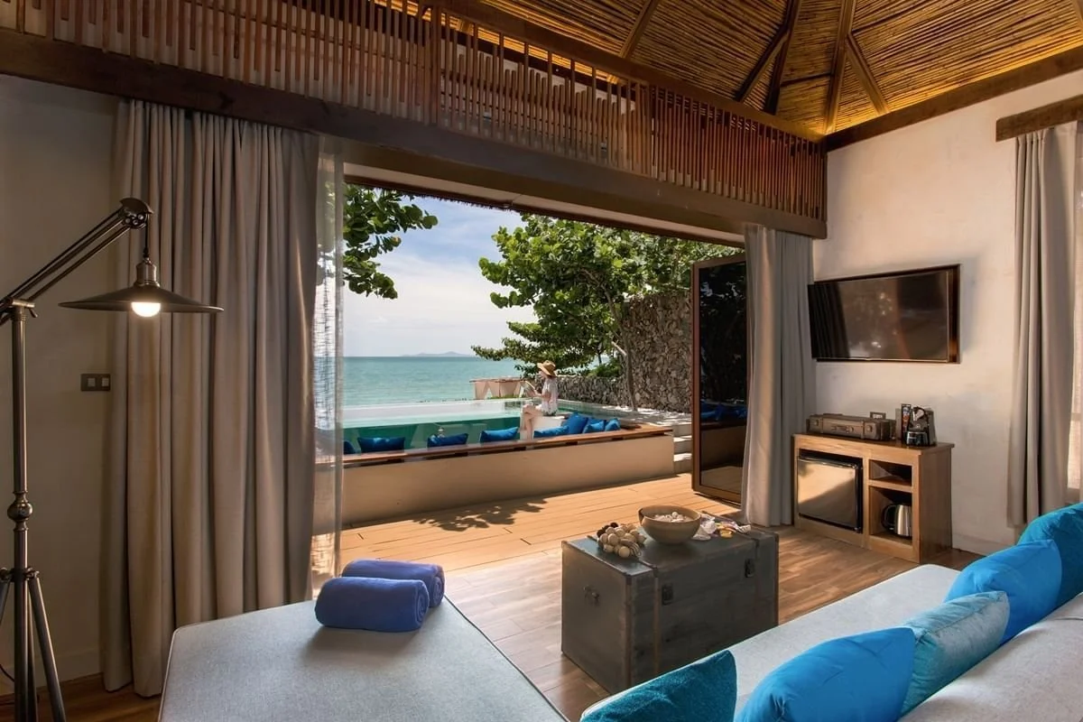 u-pattaya-beachfront-pool-villa-3-69781c.jpg