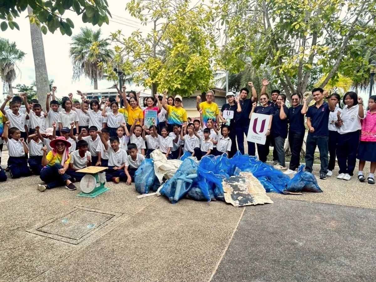 Na Jomtien Beach Cleaning.jpg
