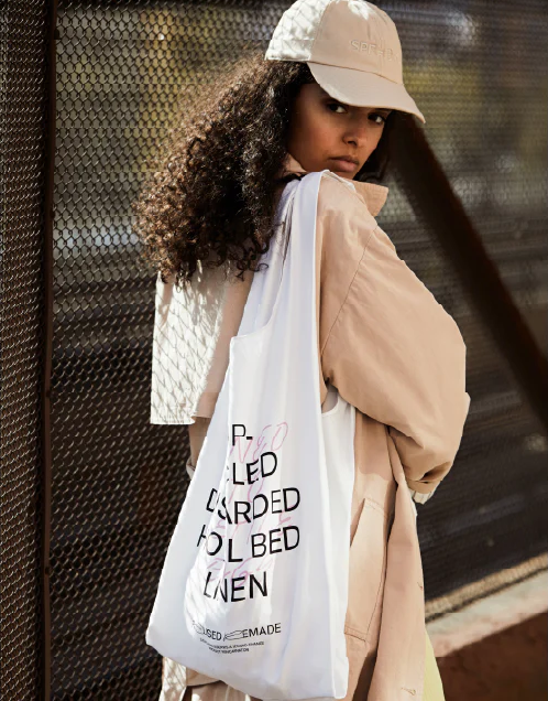 Reused Remade reuse discarded hotel textile to replace plastic and virgin materials. E-retailers and resellers use Reused Remade bags and packaging to carry, protect, and ship their goods. Hotels, spas, and gyms choose their spa products and essentia