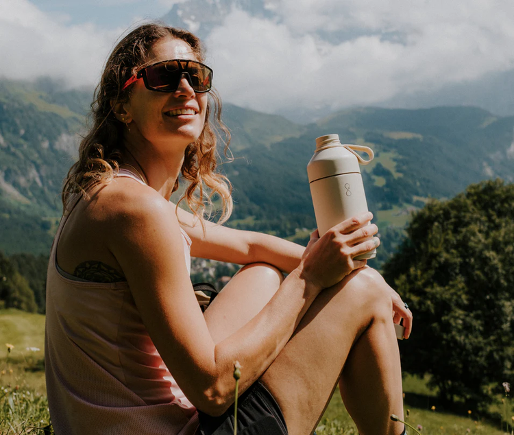 Every bottle or flask sold be Ocean Bottle funds the equivalent removal of 1,000 ocean-bound plastic bottles, in weight. This equates to 11.4 kg [25 lbs]. Collection points and incentivise plastic collection has been set up in many of the world’s mos